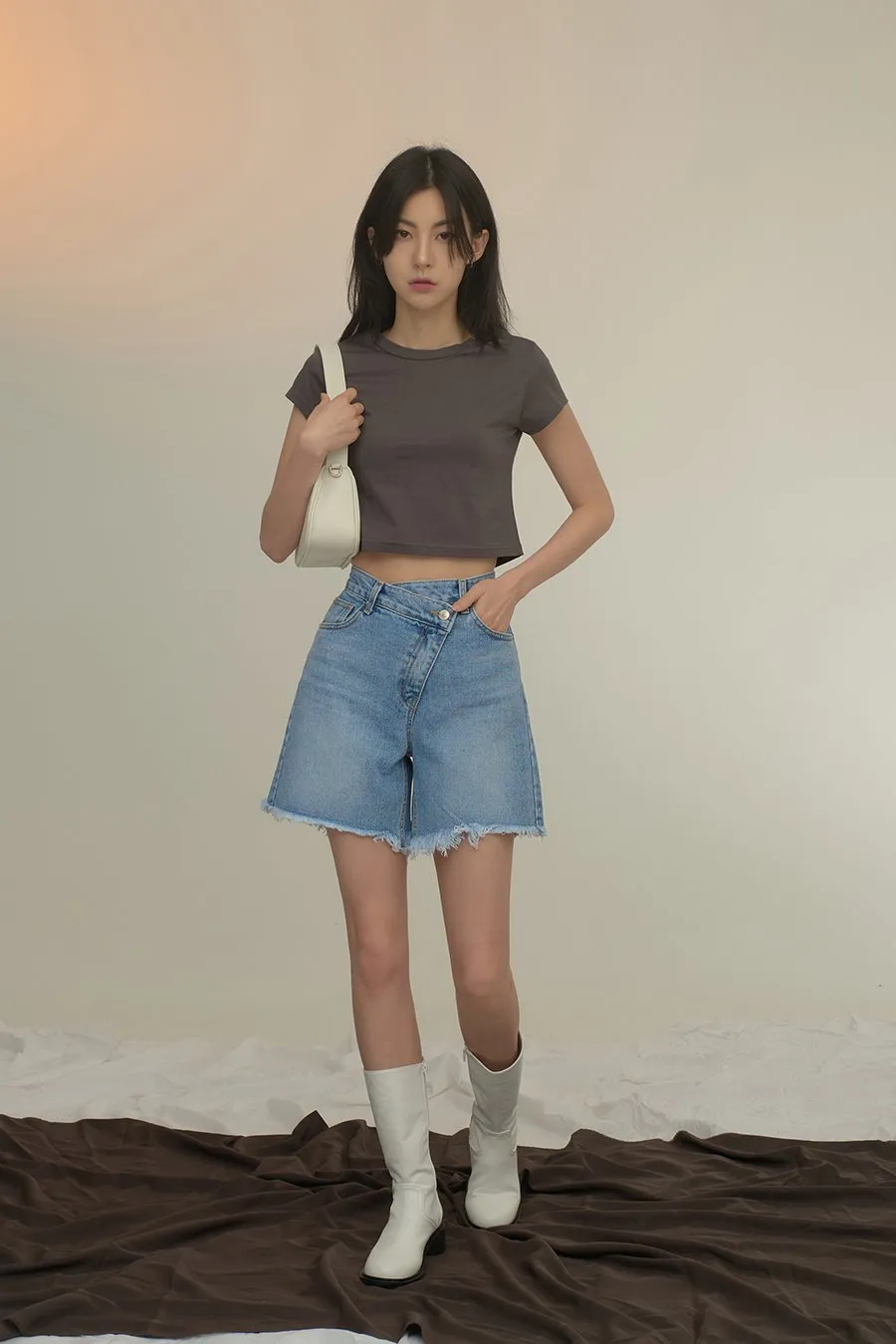 Basic Cotton Cropped T-shirt CA04 sold by Lewkin product image thumbnail 3