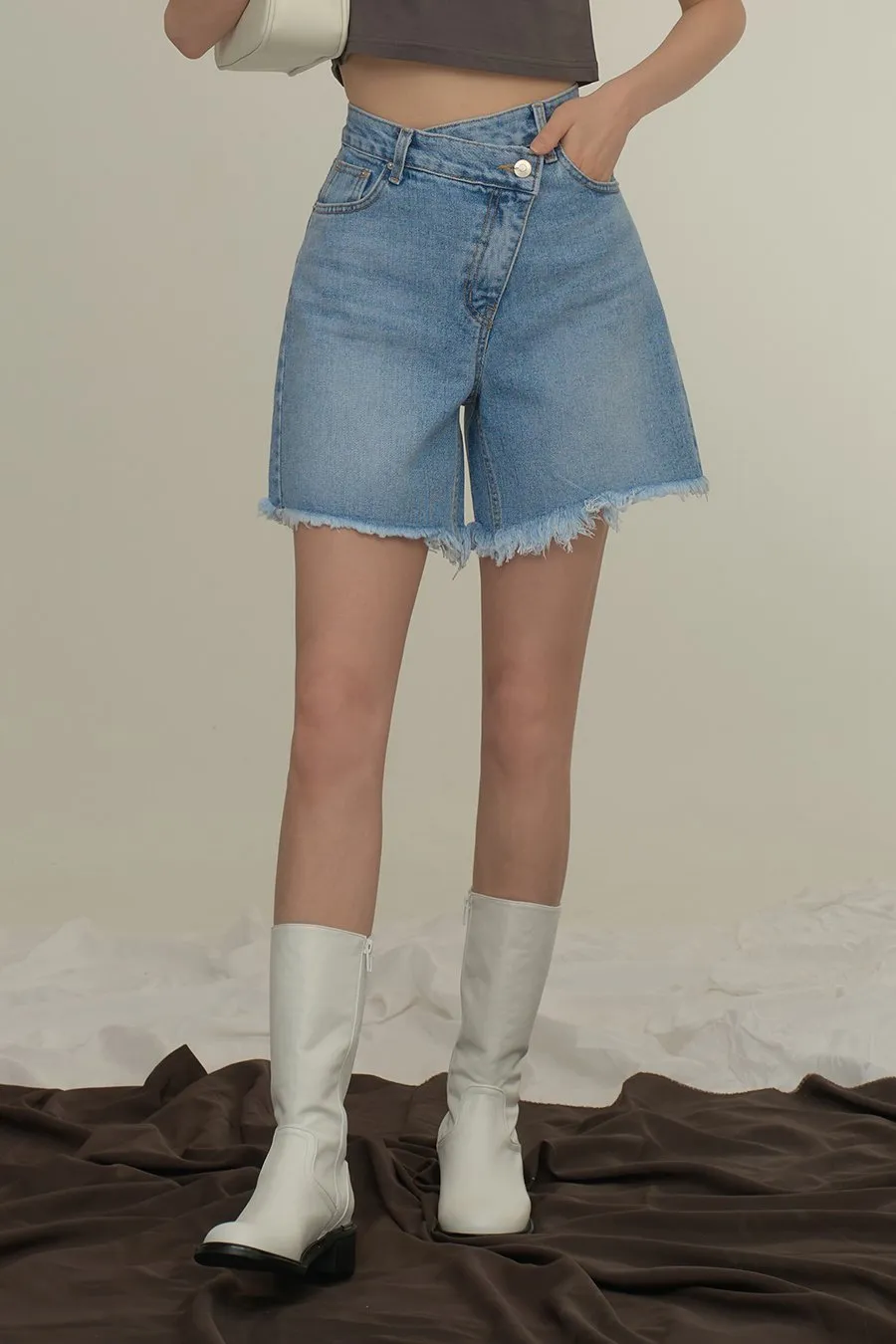 Basic Cotton Cropped T-shirt CA04 sold by Lewkin product image thumbnail 5