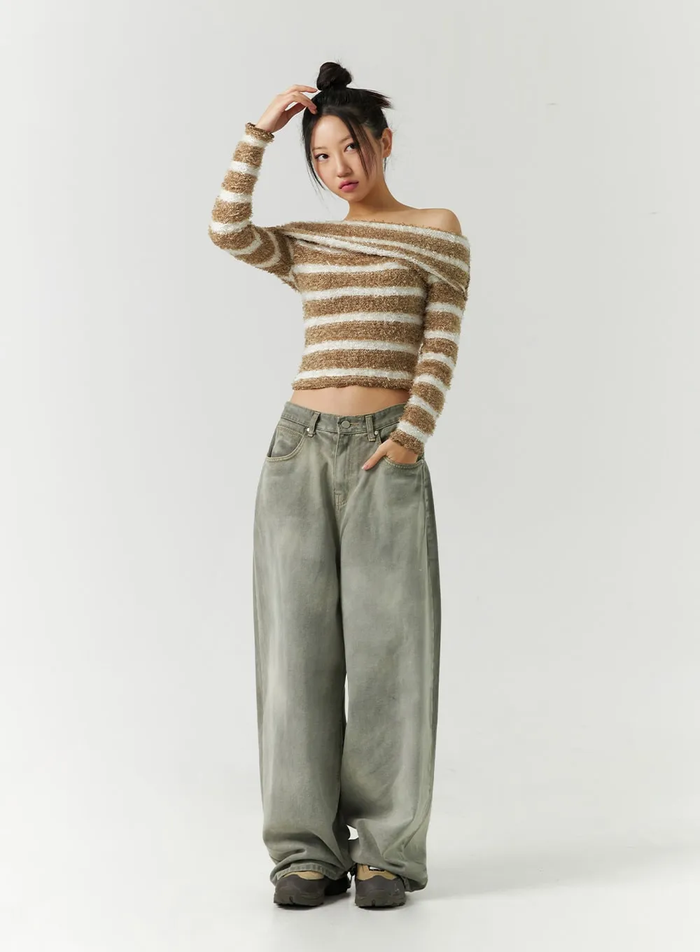 Mid-Rise Wide Leg Jeans CD301 sold by Lewkin product image thumbnail 4