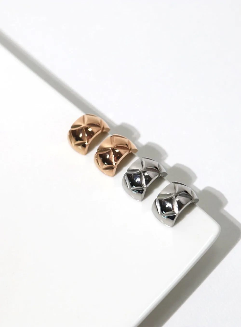 Cesar Earrings IL404 sold by Lewkin product image thumbnail 2