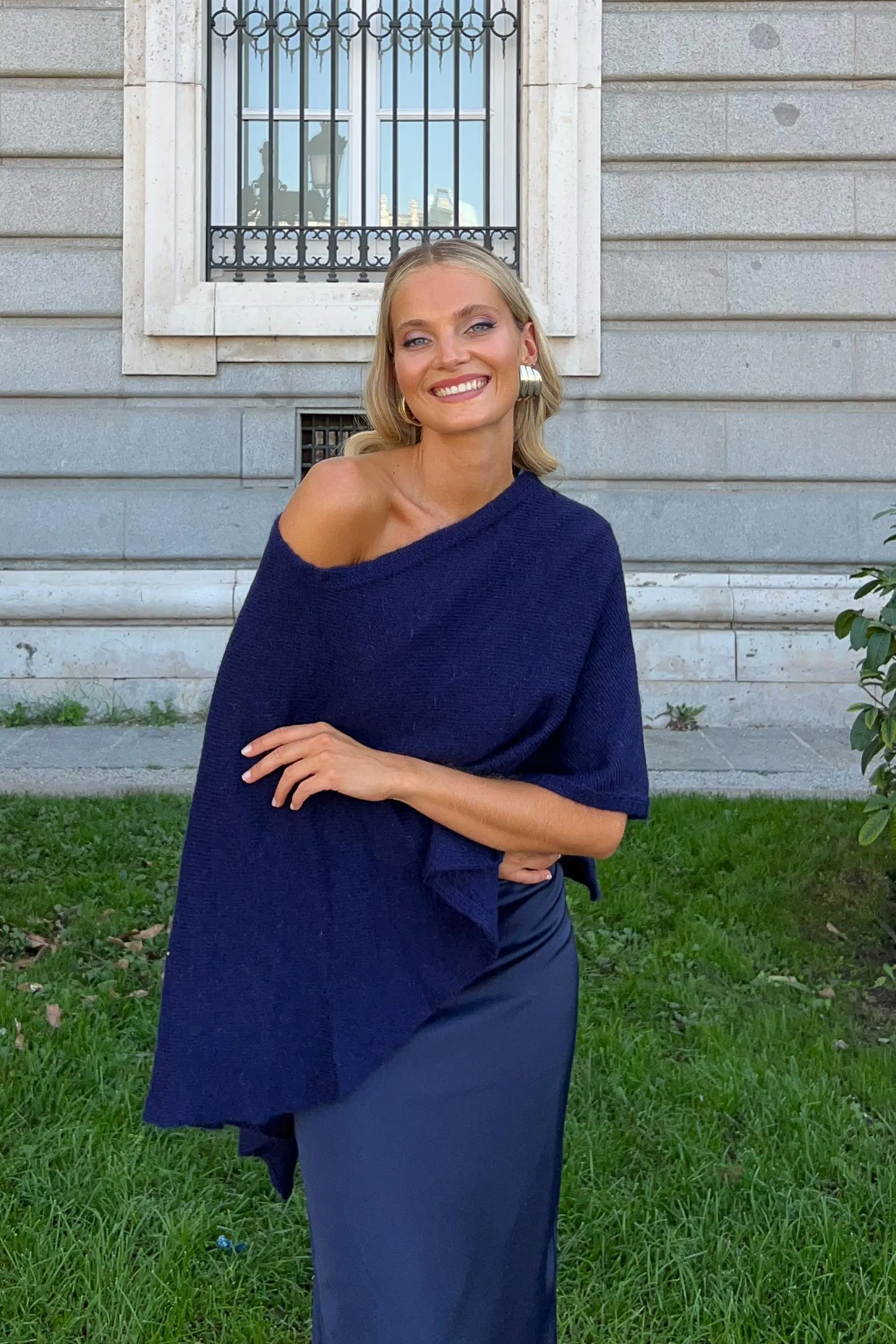 Poncho Inaya Marino sold by Lady Pipa product image thumbnail 4