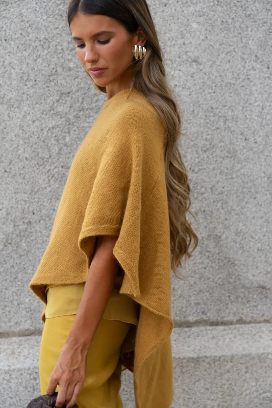 Poncho Inaya Mostaza sold by Lady Pipa