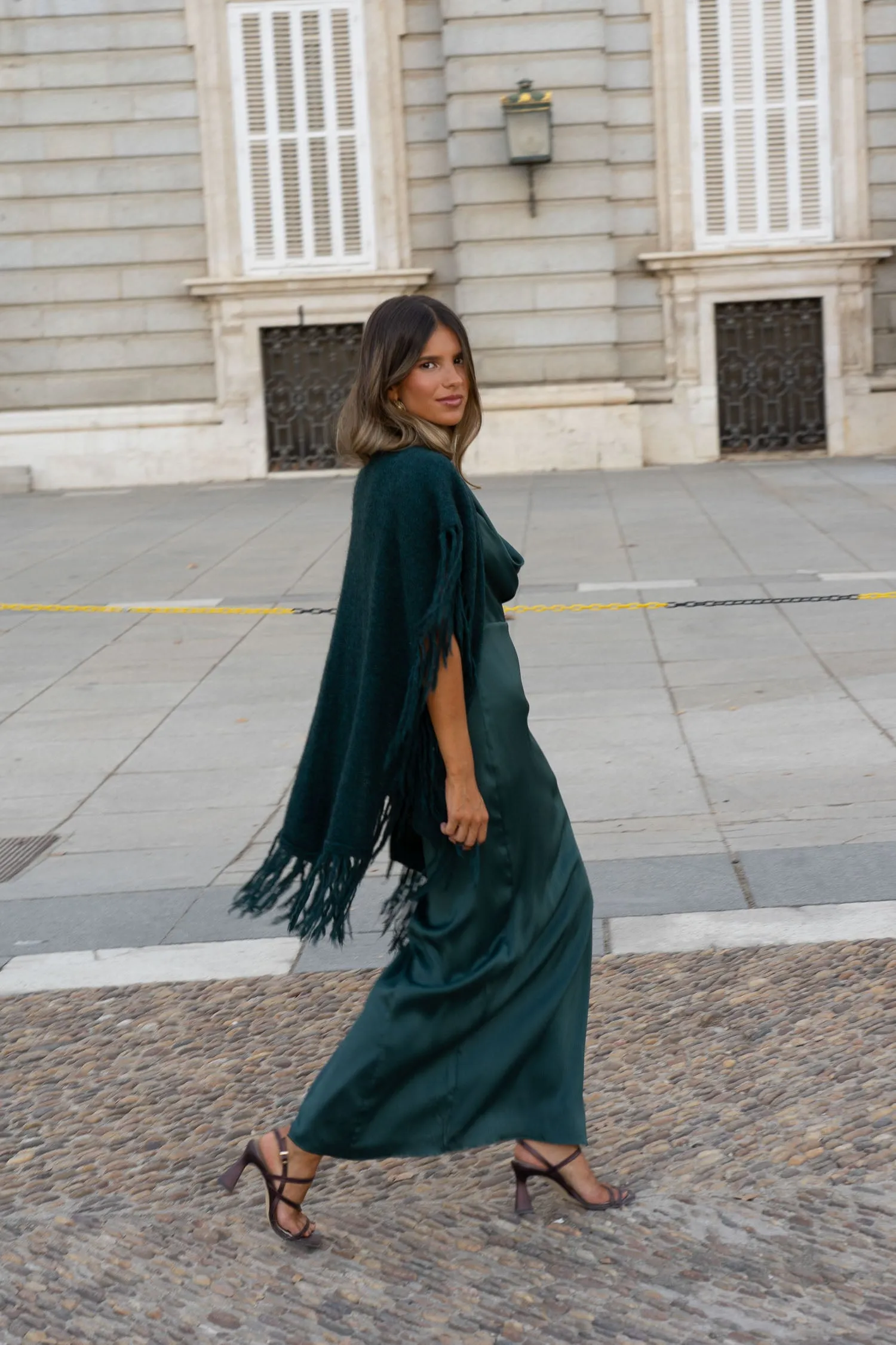 Poncho Mara Petróleo sold by Lady Pipa product image thumbnail 3