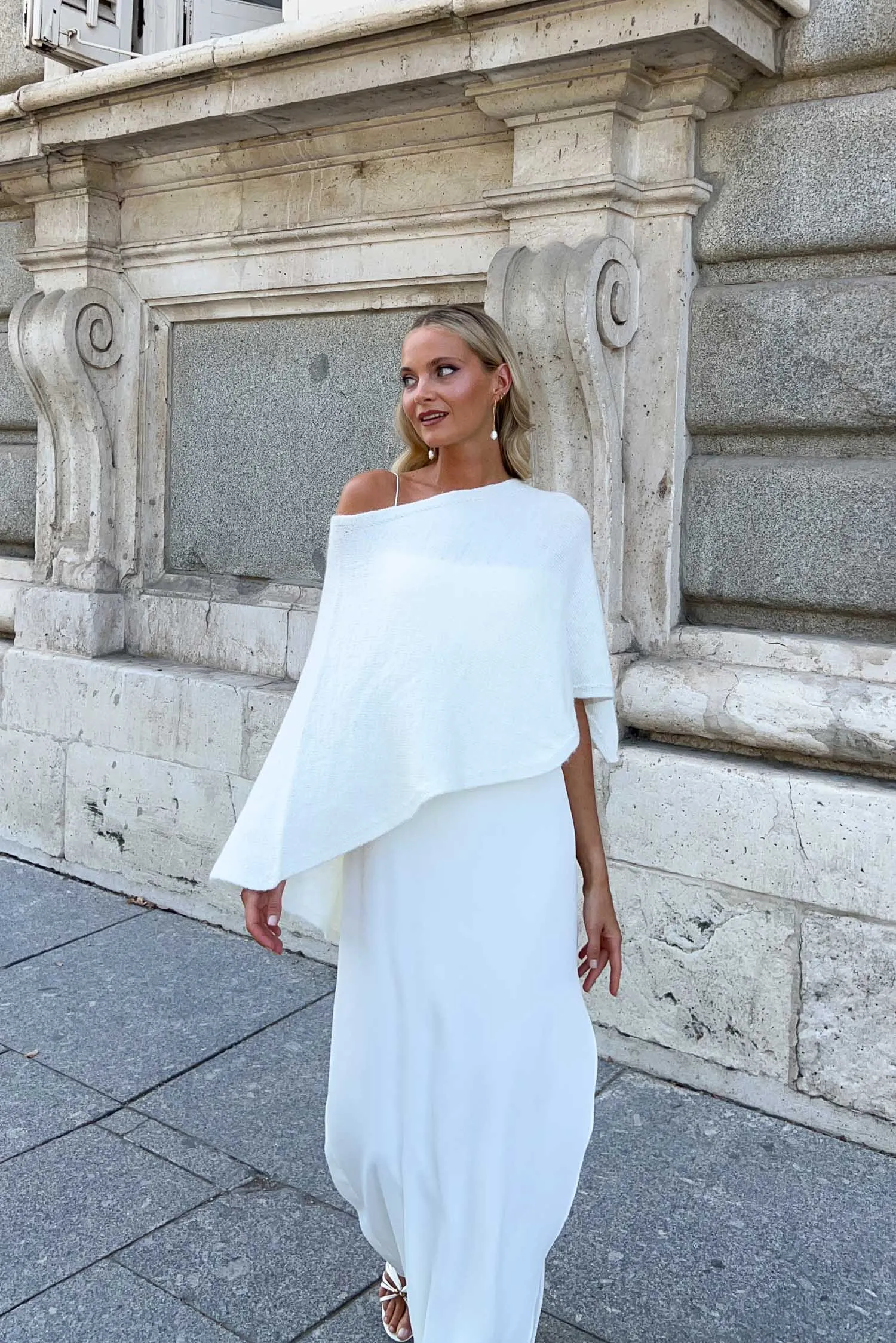 Poncho Inaya Marfil sold by Lady Pipa product image thumbnail 4