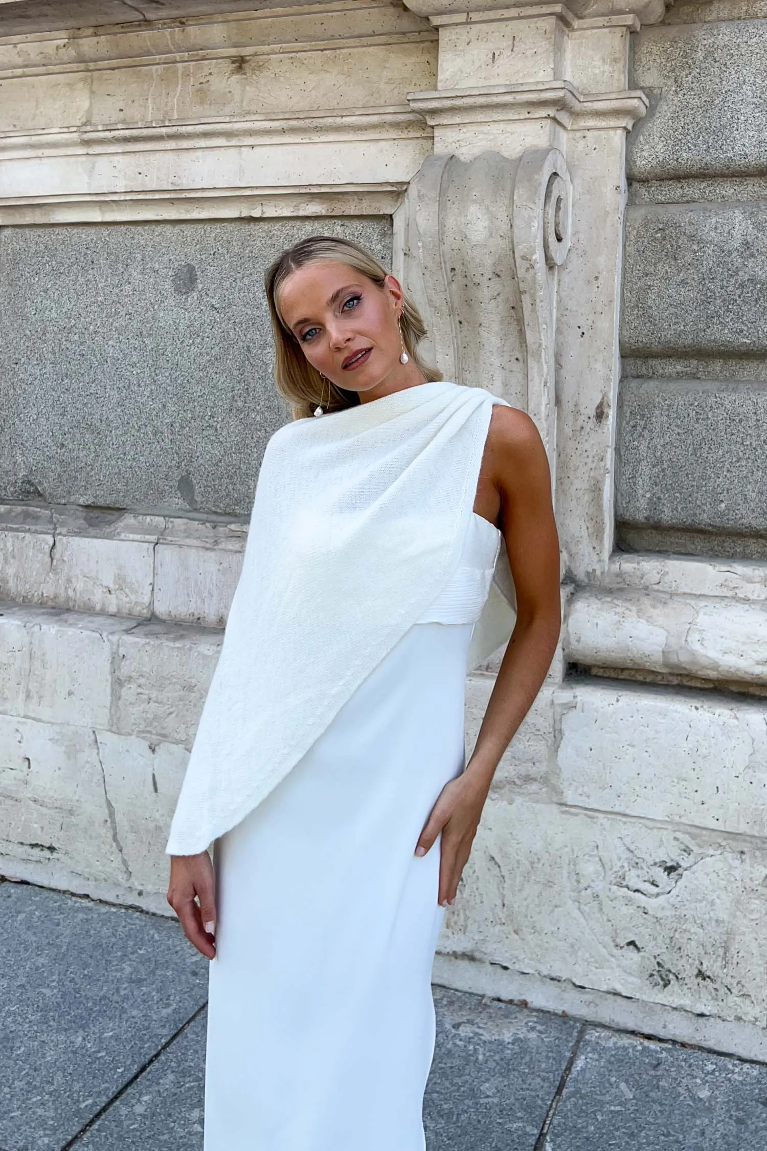 Poncho Inaya Marfil sold by Lady Pipa product image thumbnail 5