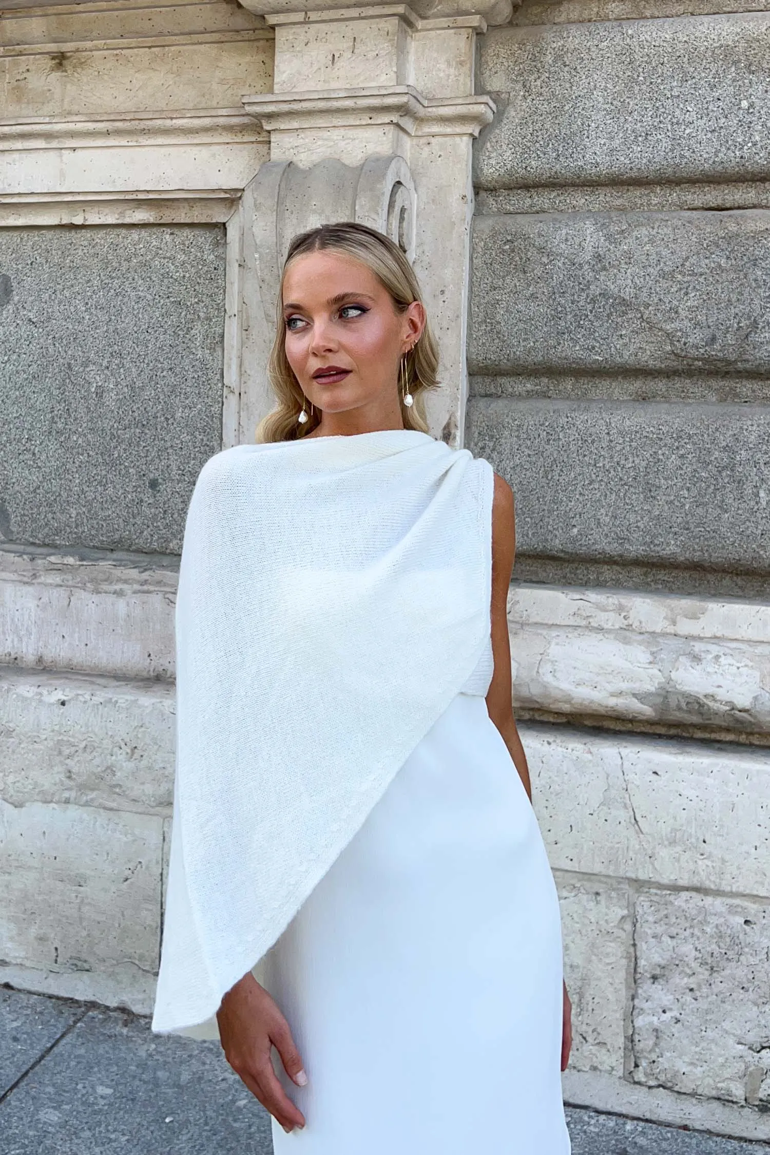 Poncho Inaya Marfil sold by Lady Pipa