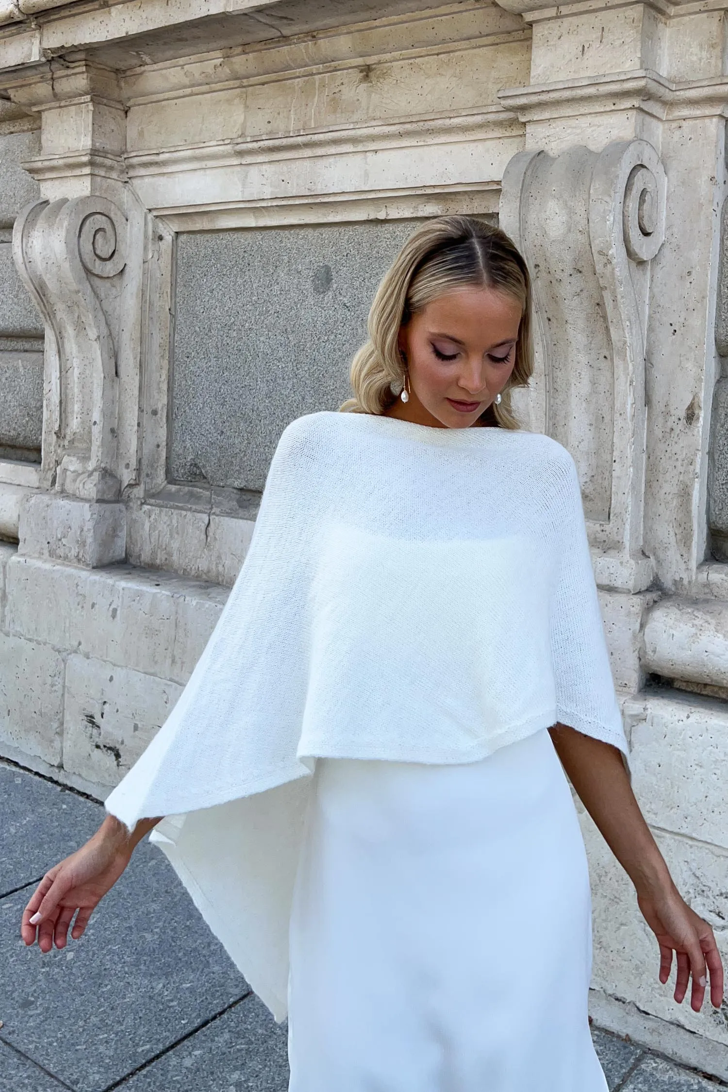 Poncho Inaya Marfil sold by Lady Pipa product image thumbnail 2