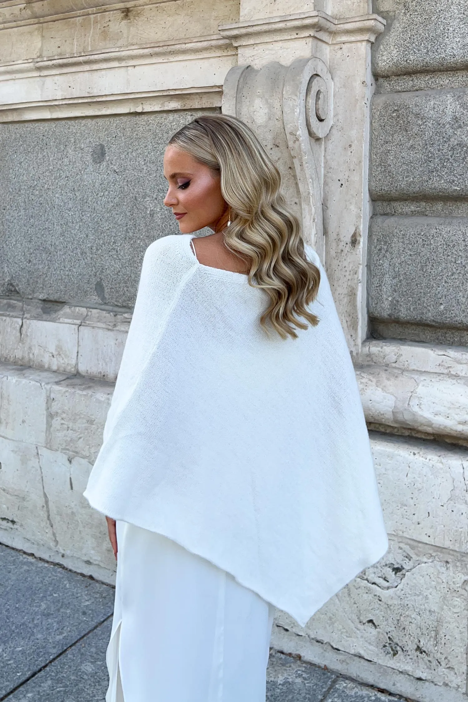 Poncho Inaya Marfil sold by Lady Pipa product image thumbnail 3