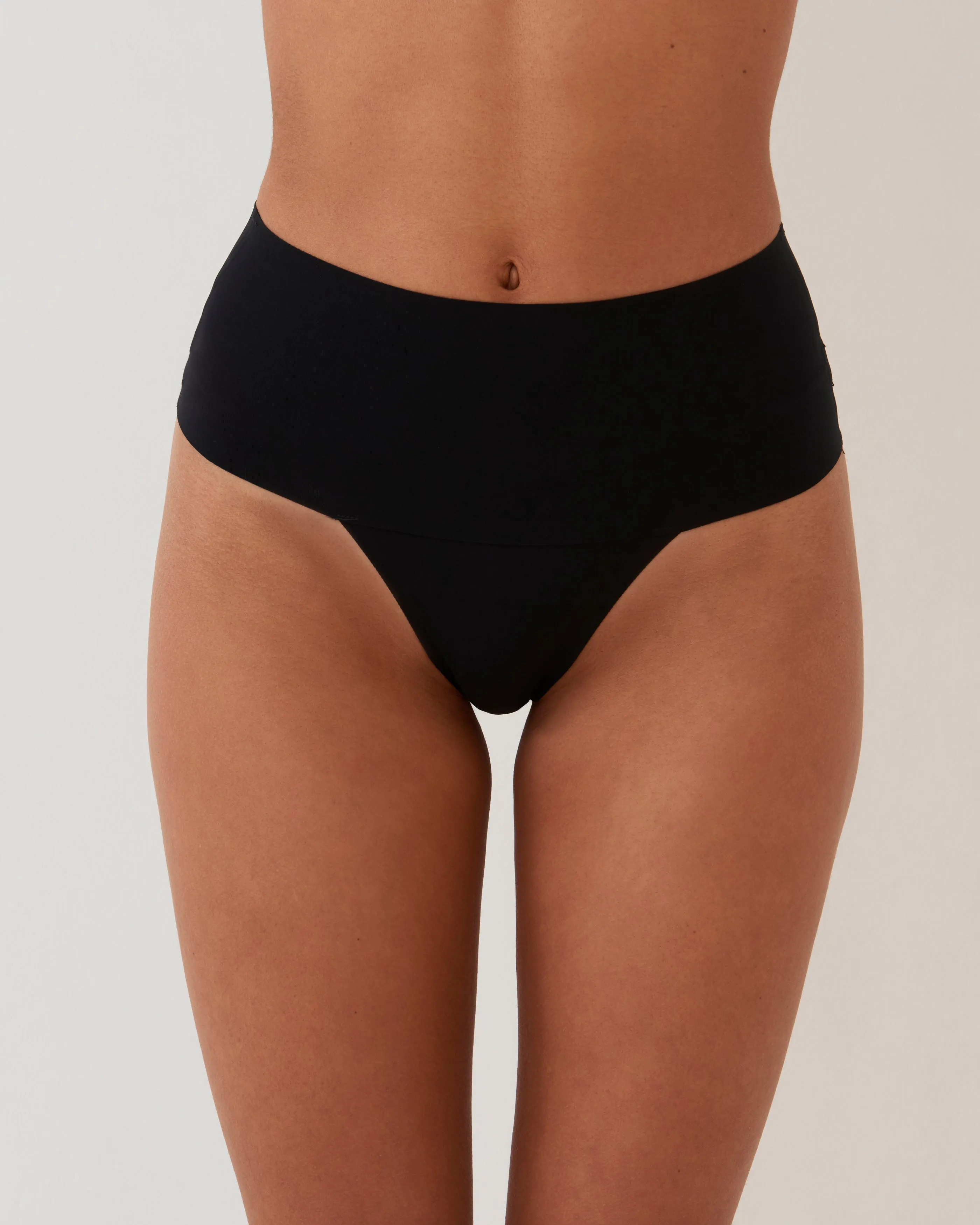 Tanga invisible moldeador Negro de SPANX sold by Lady Pipa