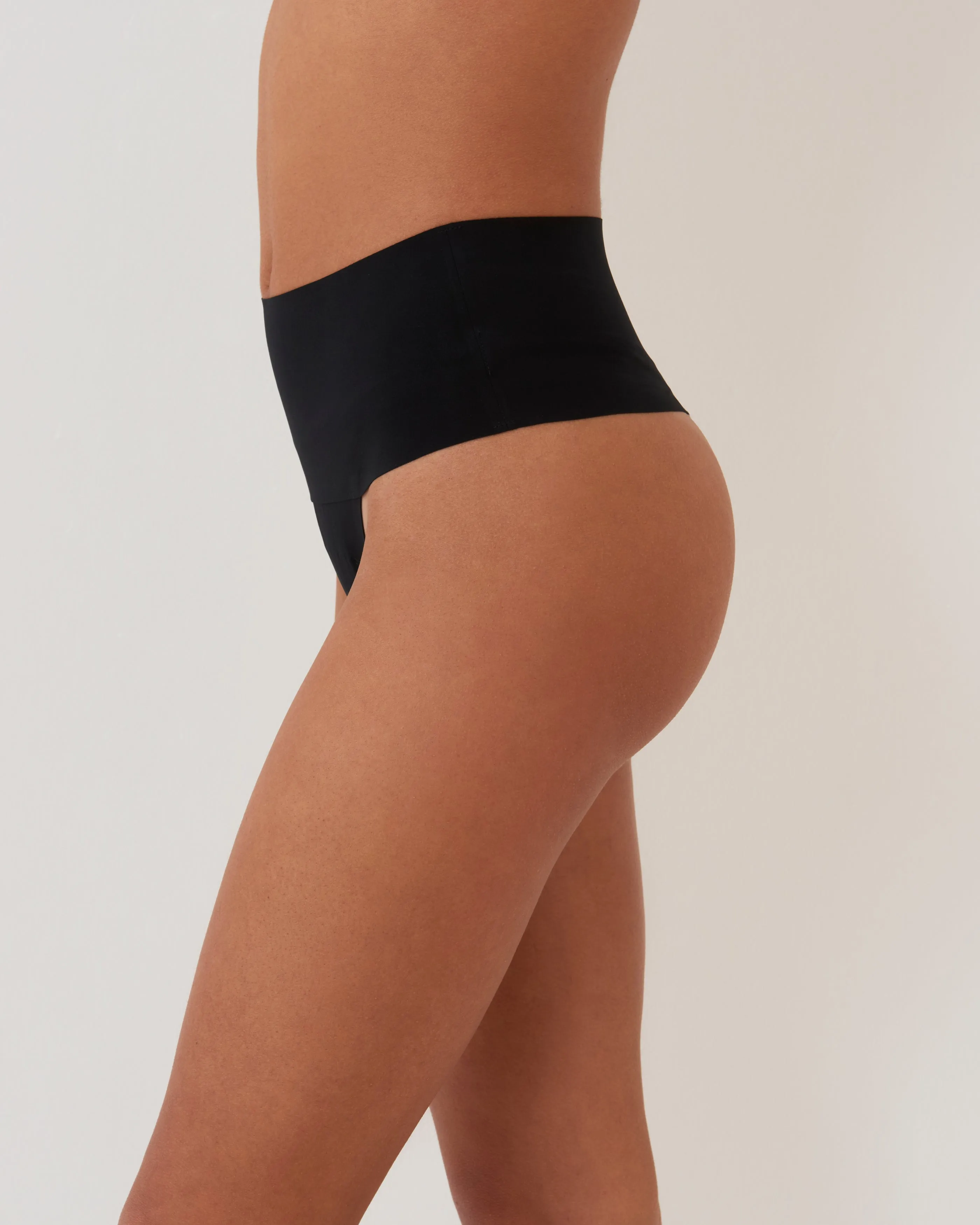 Tanga invisible moldeador Negro de SPANX sold by Lady Pipa product image thumbnail 5