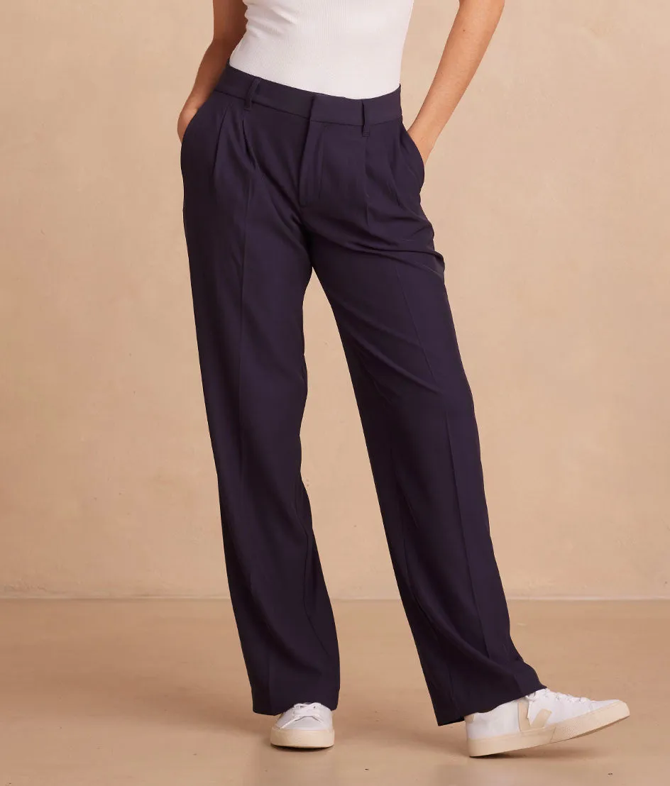 The Classic Pleat Straight Leg Trouser Pant - Midnight sold by Summersalt product image thumbnail 2
