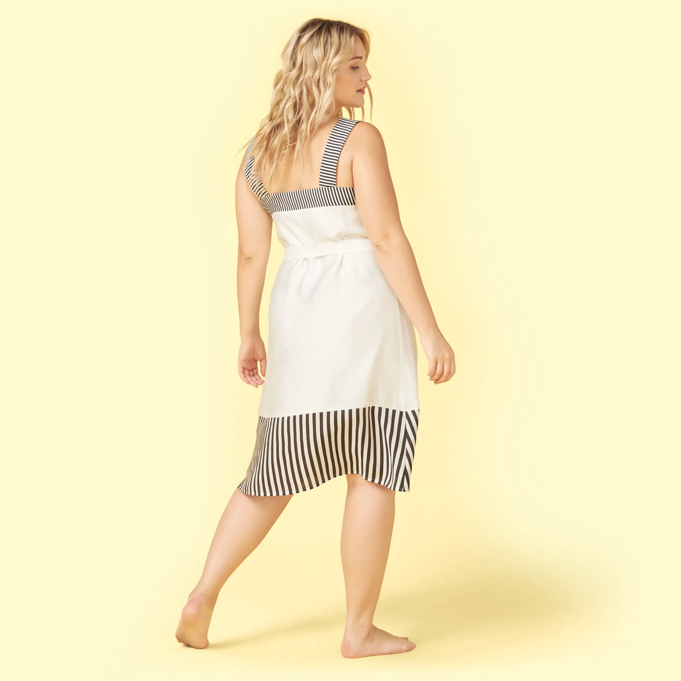 The Globetrotter Dress - Sea Urchin & White Sand sold by Summersalt product image thumbnail 2