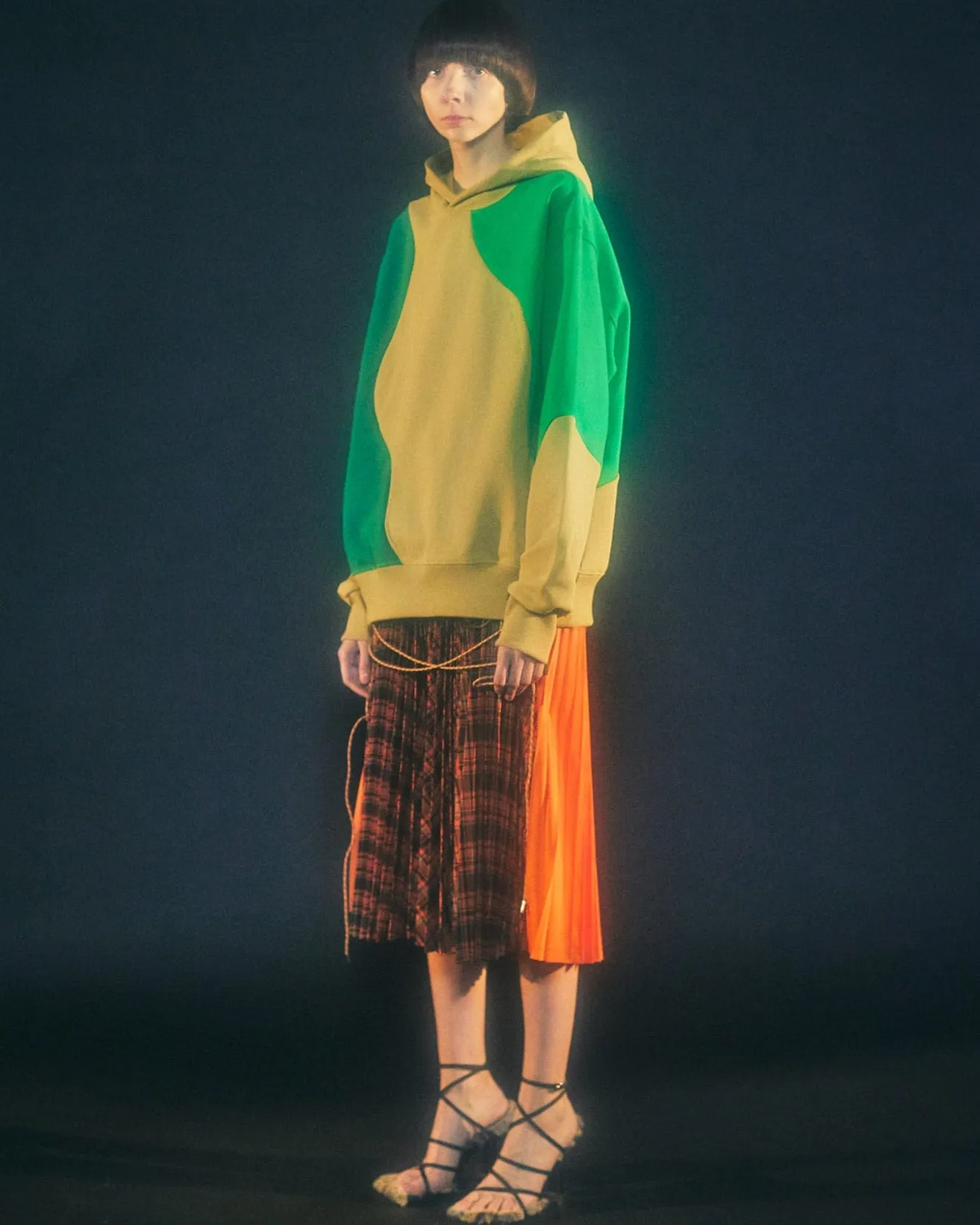 (ESSENTIAL) UNISEX CONTRAST CURVED HOODIE atb802u(DEEP GREEN) sold by Andersson Bell product image thumbnail 4