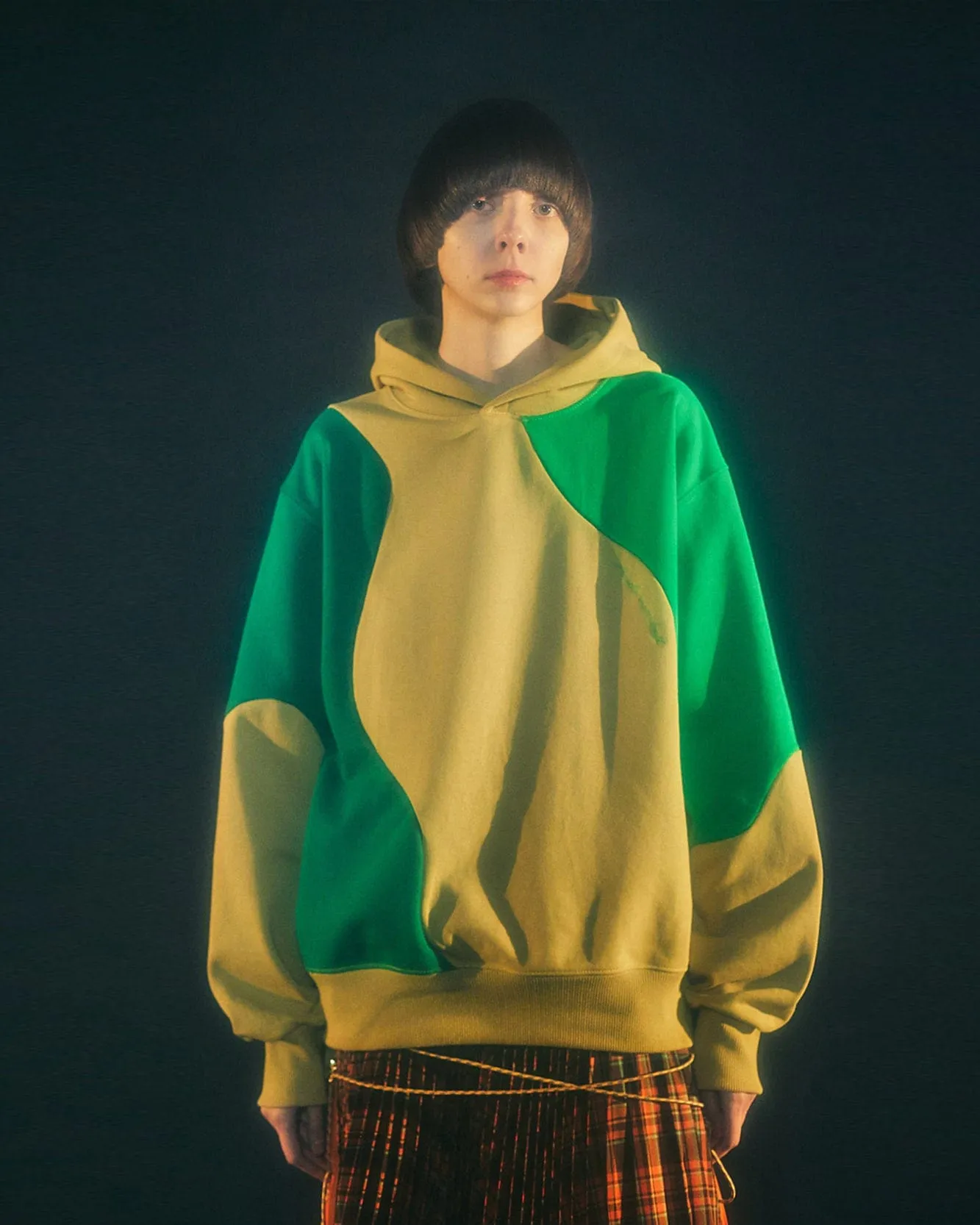 (ESSENTIAL) UNISEX CONTRAST CURVED HOODIE atb802u(DEEP GREEN) sold by Andersson Bell product image thumbnail 5