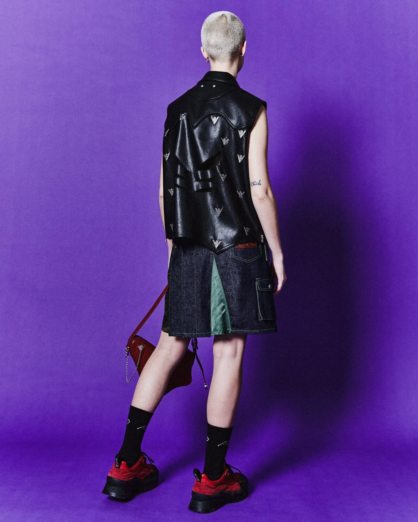 UNISEX METALIC FAUX-LEATHER VEST awa596u(BLACK) sold by Andersson Bell product image thumbnail 5