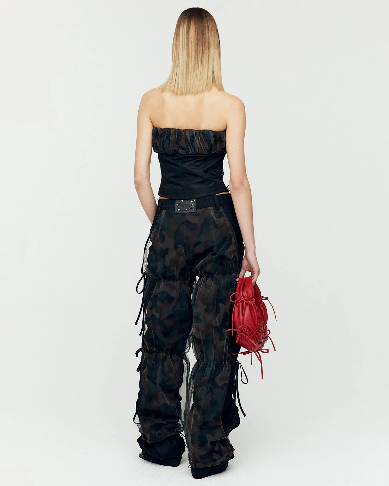 CAMOUFLAGE MESH LAYERED TYING PANTS apa767w(BLACK) sold by Andersson Bell product image thumbnail 4