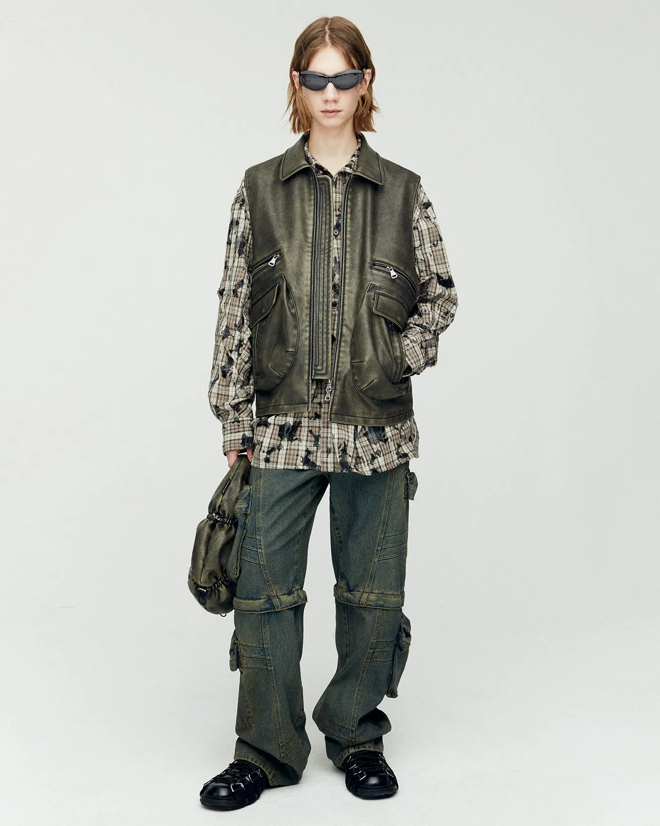 CARGO COATED WIDE-LEG JEANS apa749m(ARMY GREEN) sold by Andersson Bell product image thumbnail 4