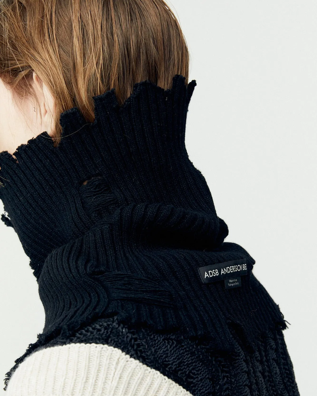 UNISEX ROGHEN WOOL NECK WARMER aaa421u(BLACK) sold by Andersson Bell product image thumbnail 5