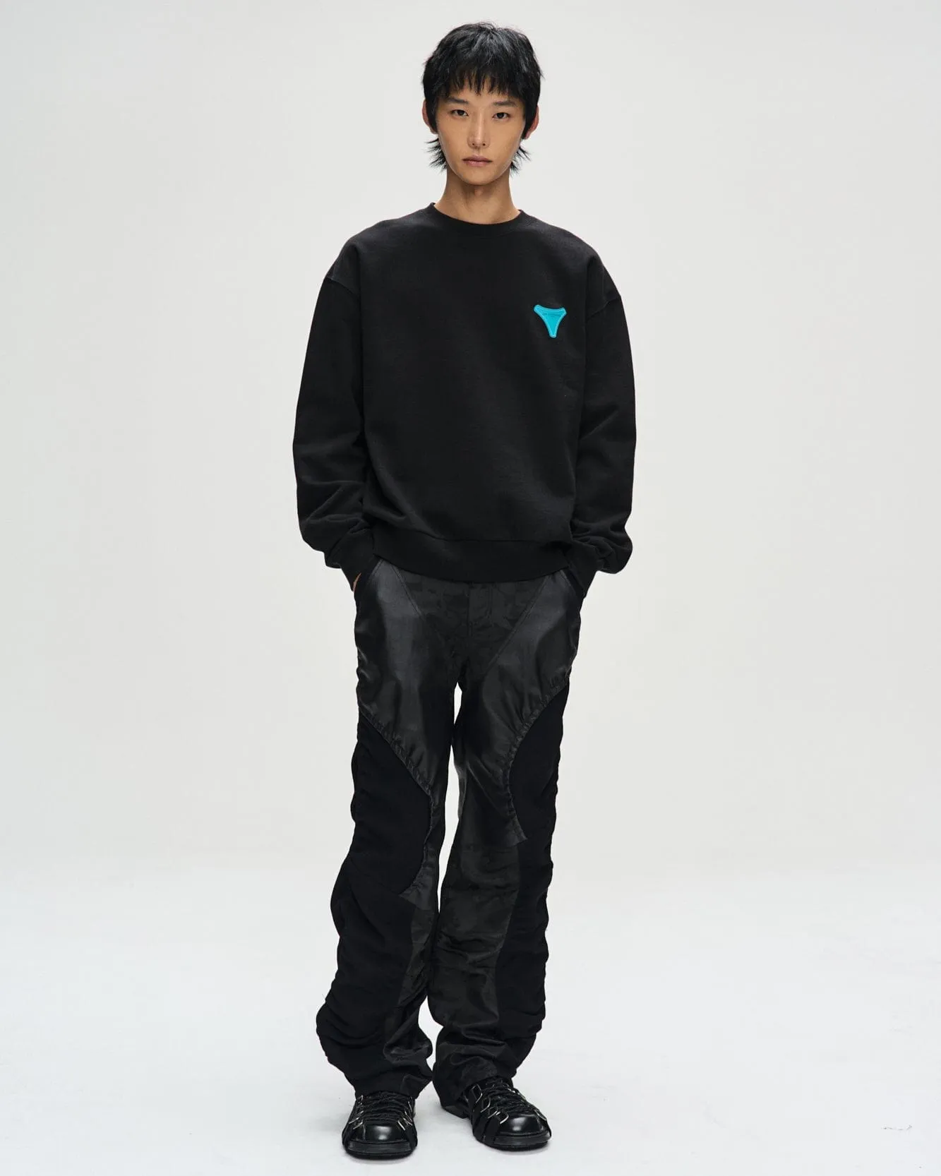 UNISEX STOOL PATCH LOGO SWEATSHIRTS atb1272u(BLACK) sold by Andersson Bell