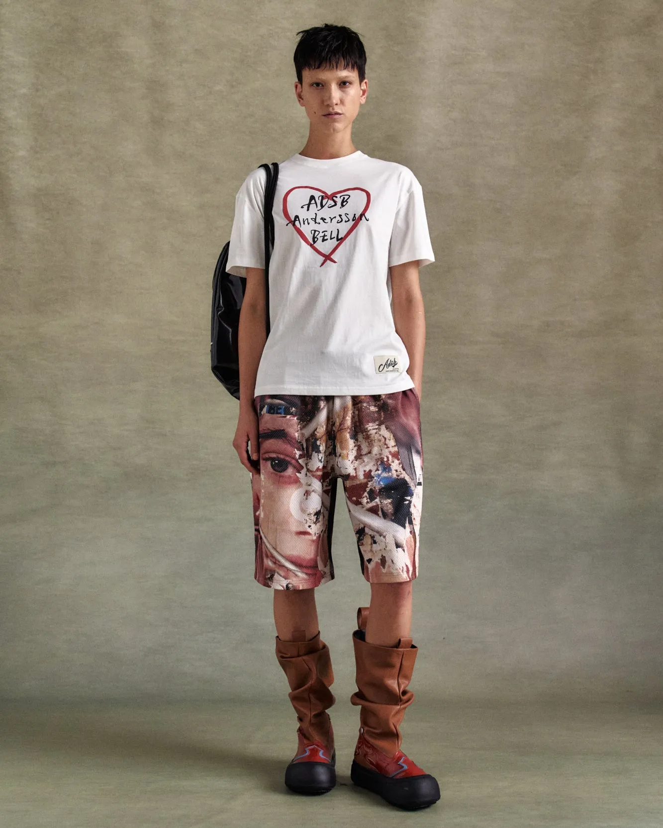 UNISEX HEART KELLY LOGO T-SHIRTS atb1290u(WHITE) sold by Andersson Bell product image thumbnail 5