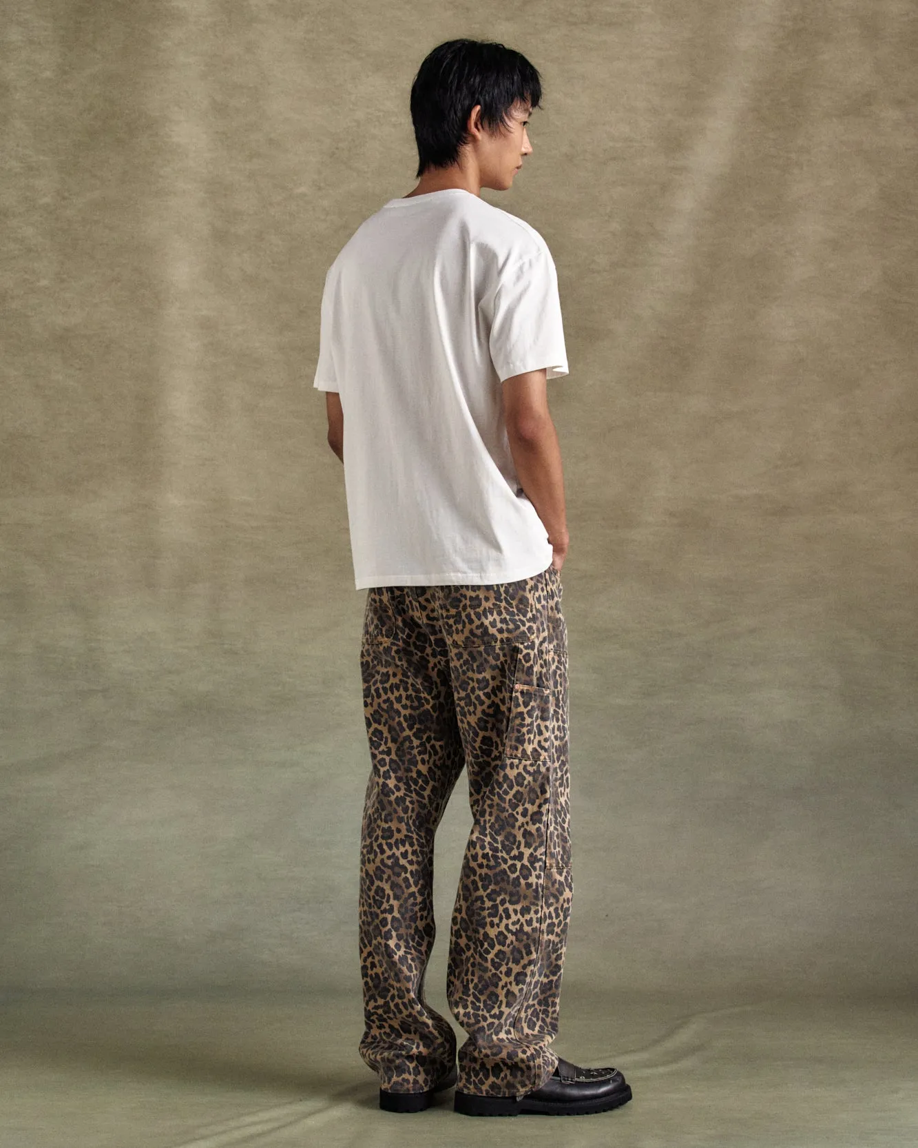 UNISEX HEART KELLY LOGO T-SHIRTS atb1290u(WHITE) sold by Andersson Bell product image thumbnail 5