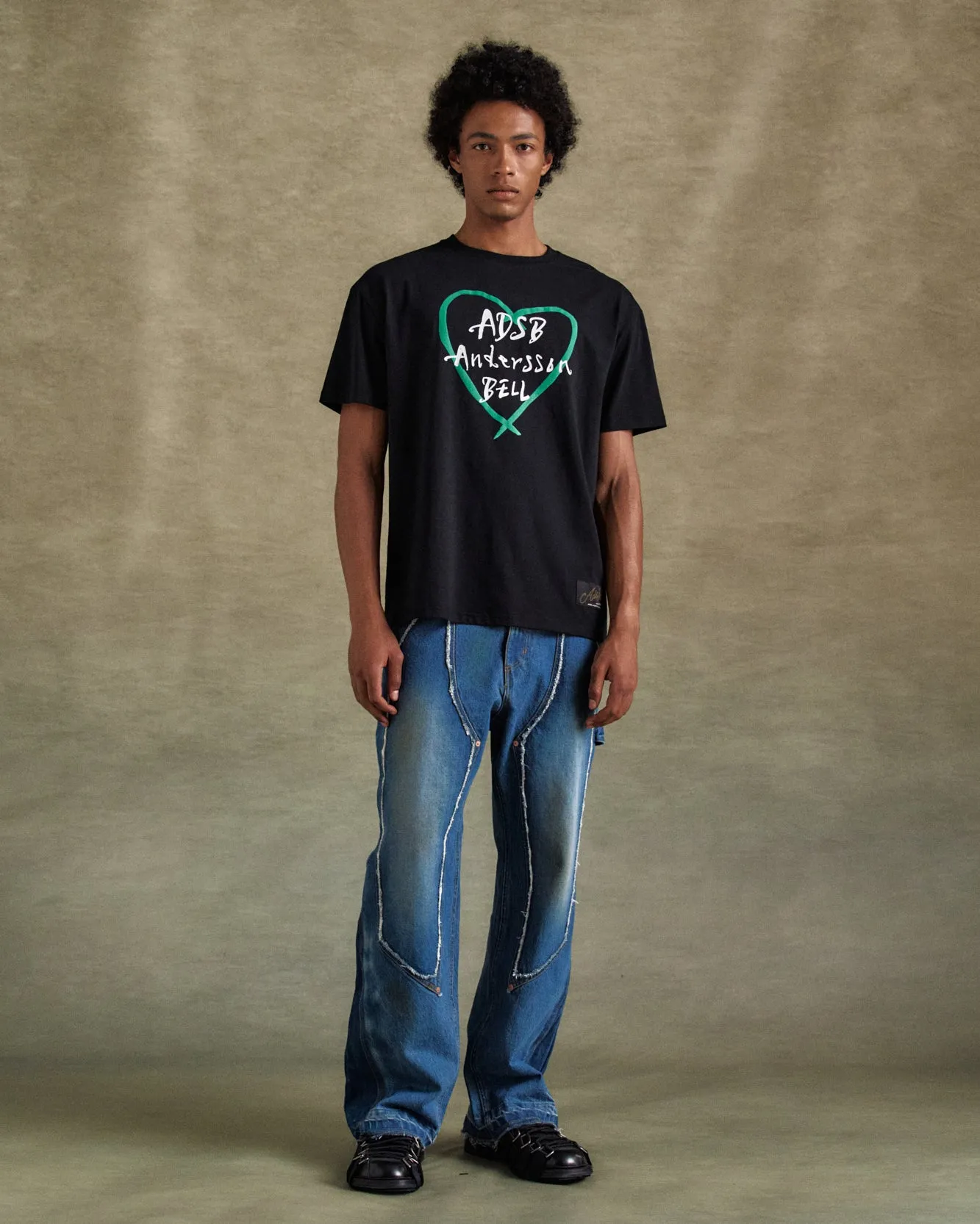 UNISEX HEART KELLY LOGO T-SHIRTS atb1290u(BLACK) sold by Andersson Bell product image thumbnail 5