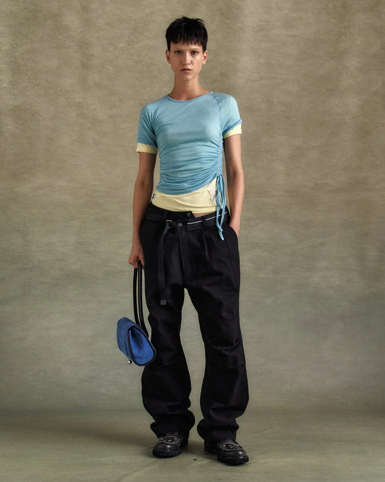 UNISEX BLACK CROSS-OVER WIDE JEANS apa804u(BLACK) sold by Andersson Bell