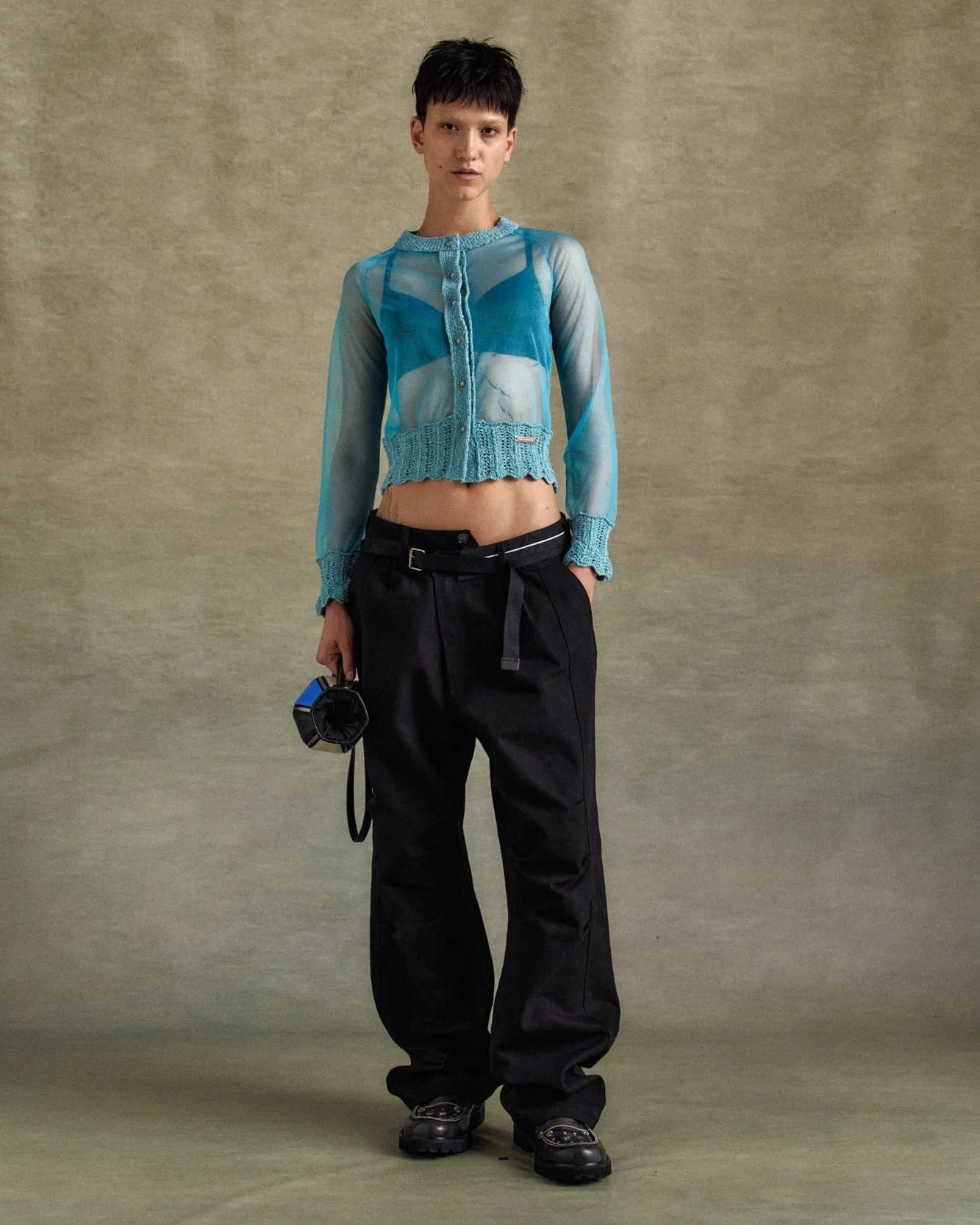 UNISEX BLACK CROSS-OVER WIDE JEANS apa804u(BLACK) sold by Andersson Bell product image thumbnail 5