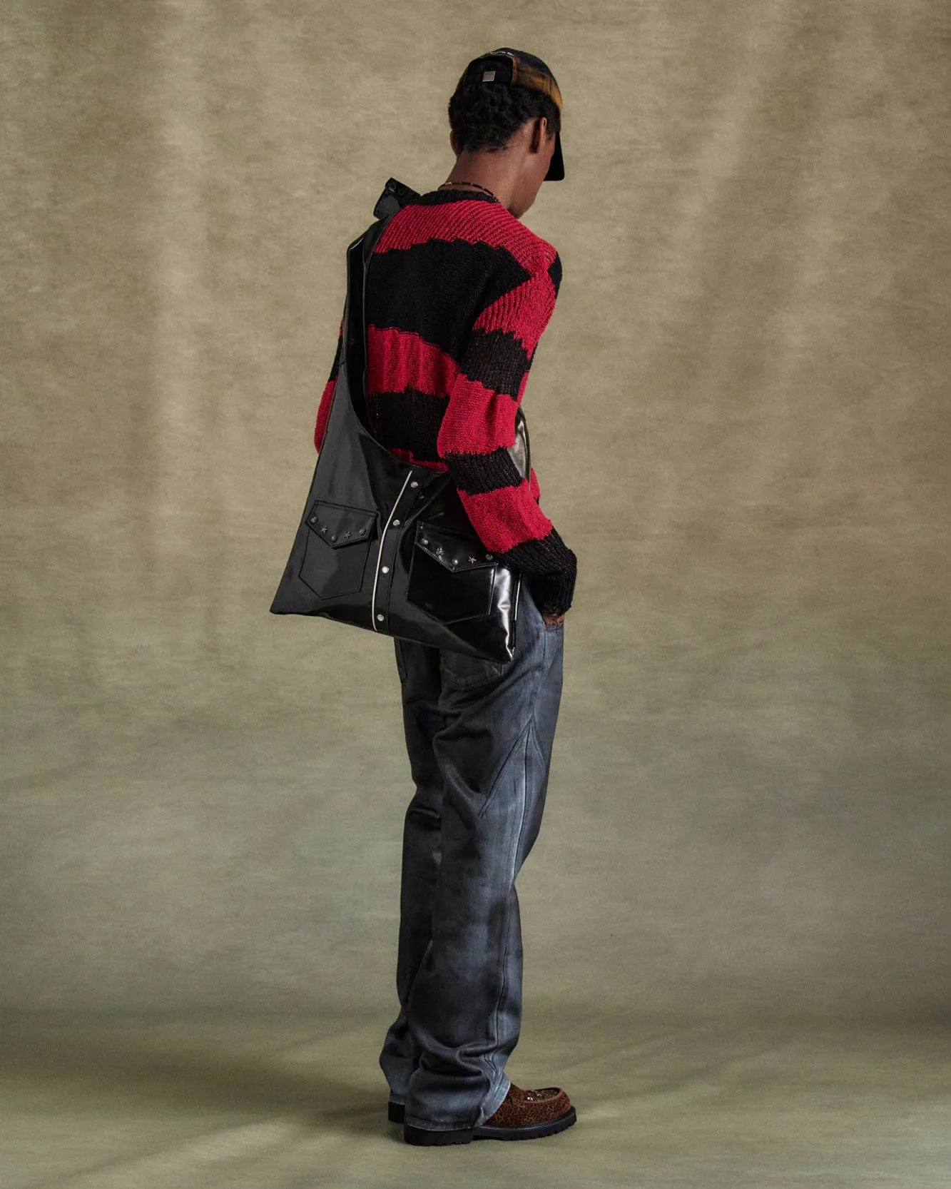 BLACK RED STRIPE CREW-NECK SWEATER atb1284m(BLACK/RED) sold by Andersson Bell product image thumbnail 4