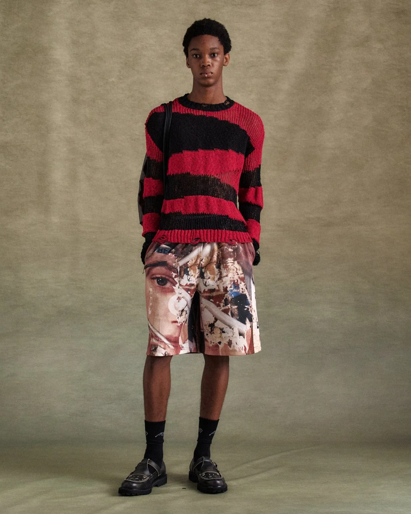 BLACK RED STRIPE CREW-NECK SWEATER atb1284m(BLACK/RED) sold by Andersson Bell product image thumbnail 5