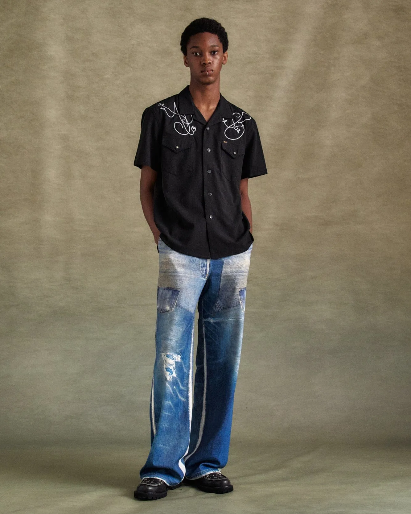 BLACK ADSB CHAIN EMBROIDERY SHIRTS atb1280m(BLACK) sold by Andersson Bell product image thumbnail 5