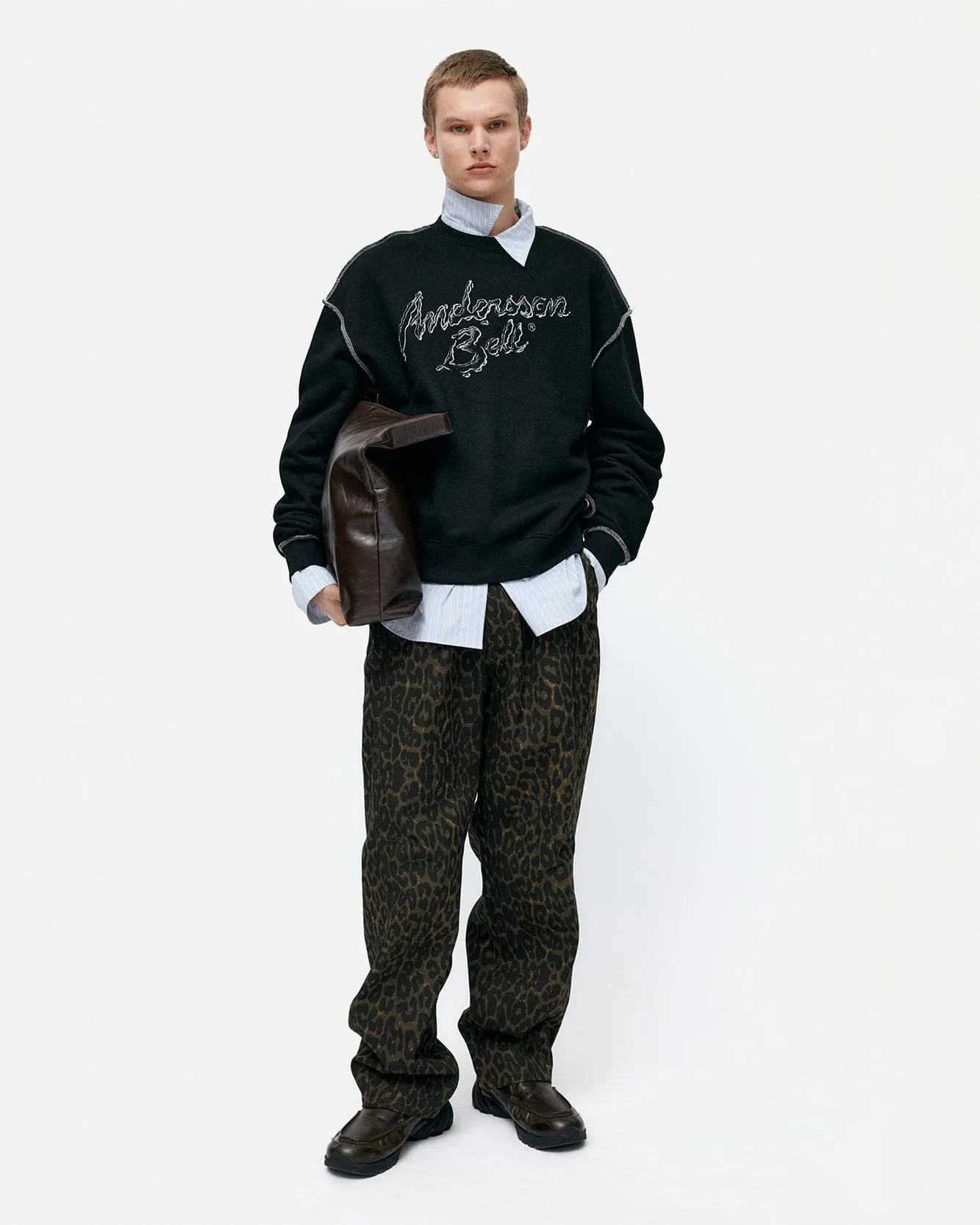 UNISEX LIQUID LOGO SWEATSHIRT atb1378u(BLACK) sold by Andersson Bell product image thumbnail 5