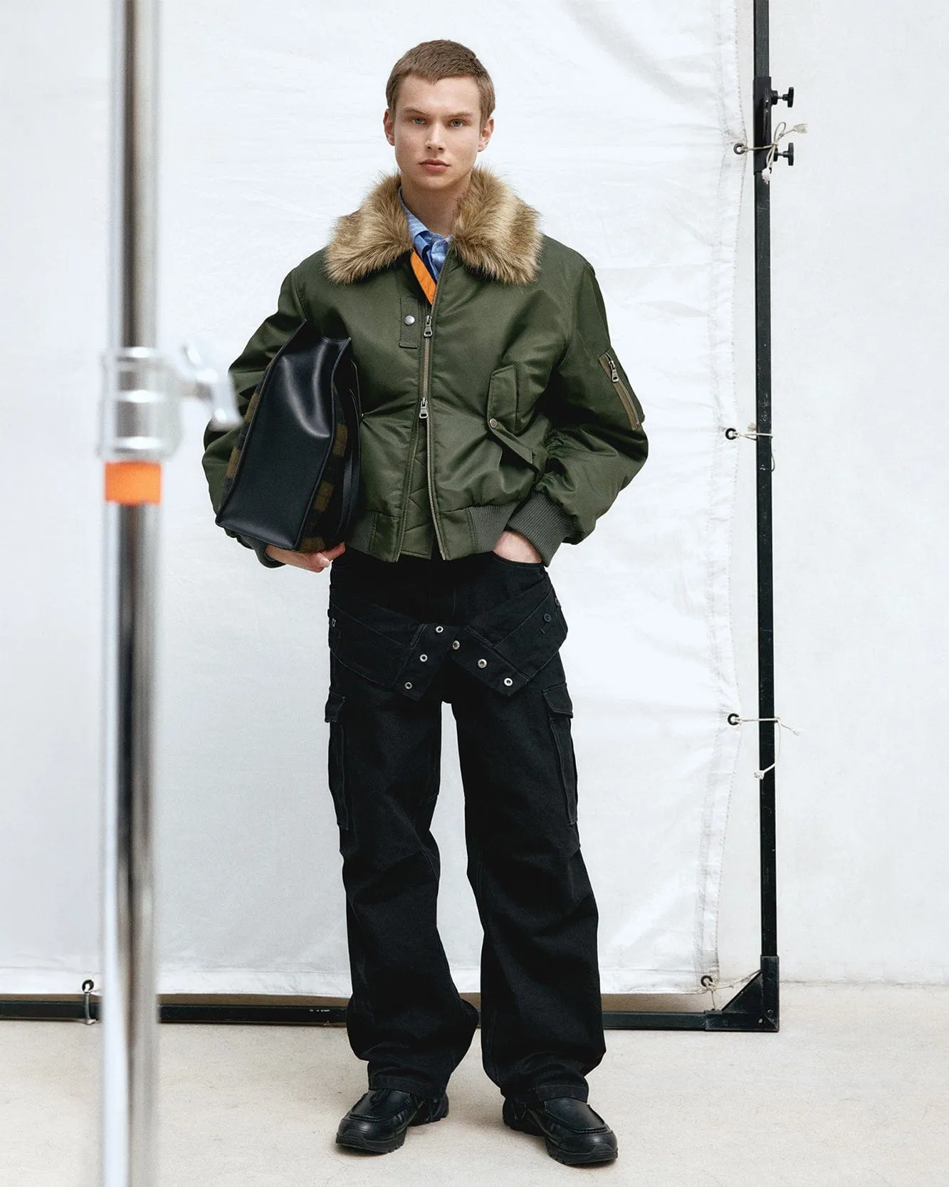 FUR COLLAR MA-1 BOMBER awa737u(KHAKI) sold by Andersson Bell product image thumbnail 5