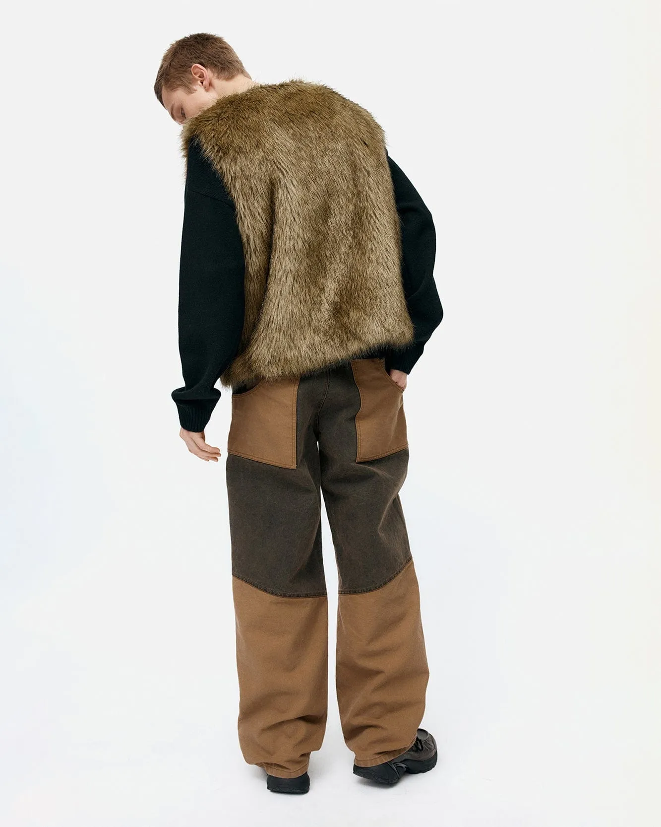 UNISEX CURVED PLACKET REVERSIBLE FAUX-FUR VEST awa722u(BROWN) sold by Andersson Bell product image thumbnail 5