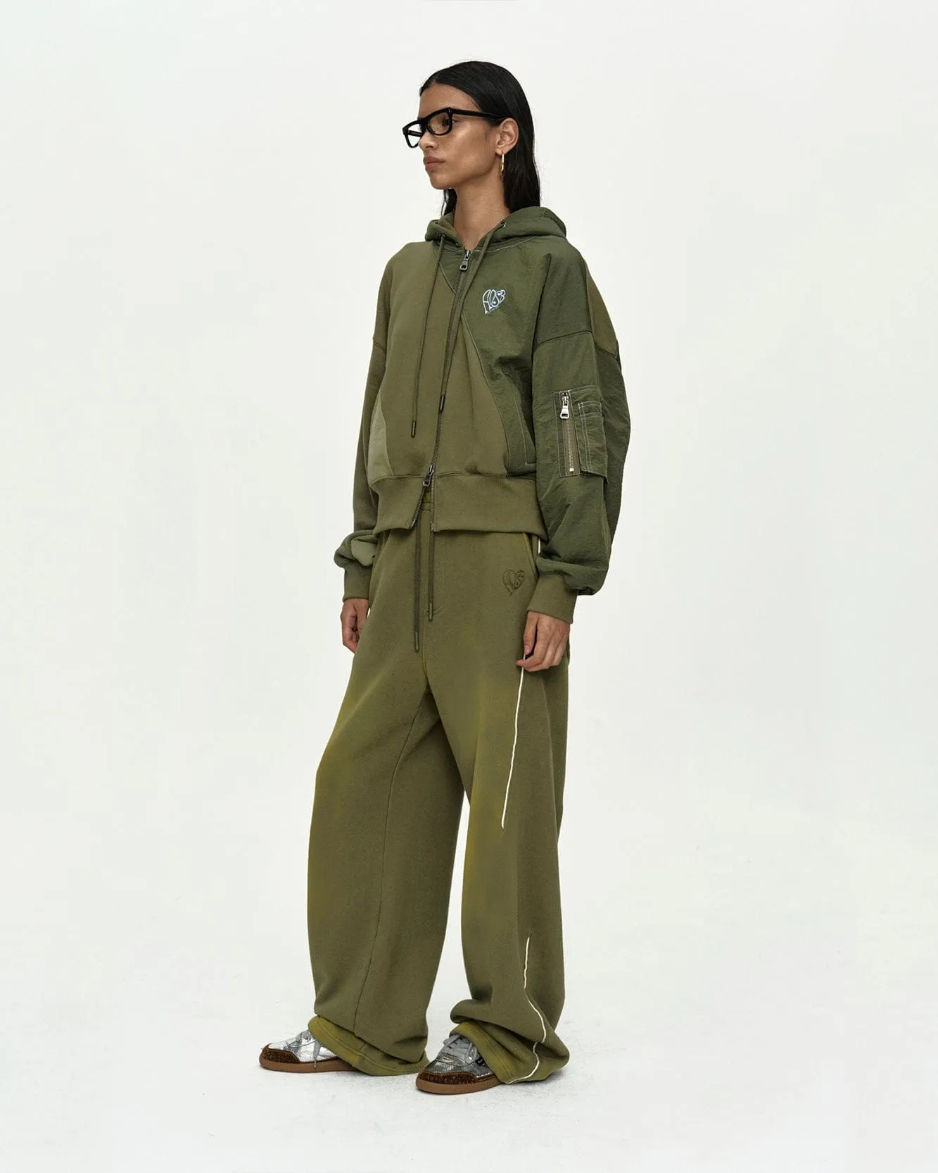 UNISEX PIPING LINE DYED SWEAT PANTS apa875u(KHAKI) sold by Andersson Bell product image thumbnail 4