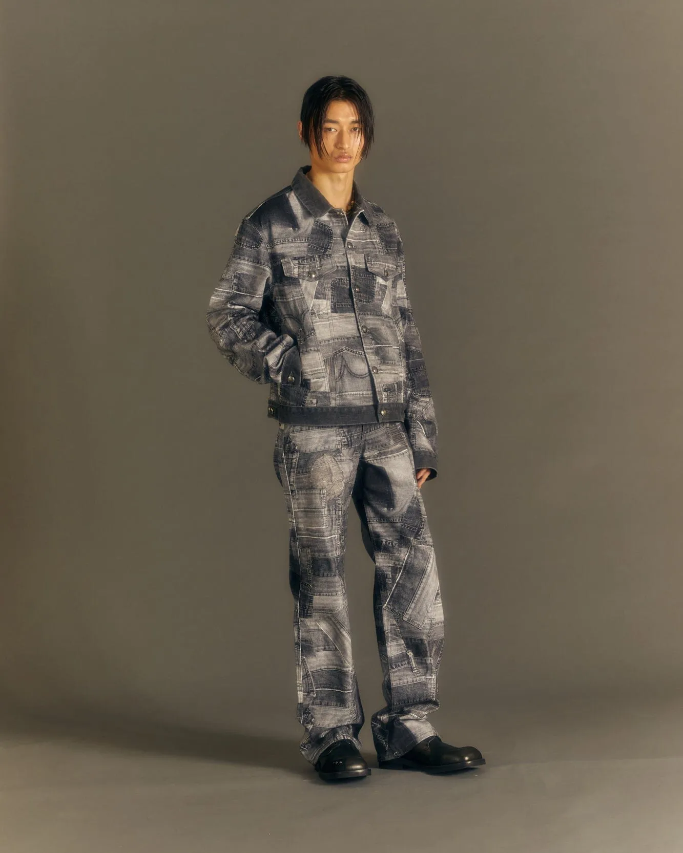 BRNO PATCHWORK PRINTED WIDE JEANS apa683m(BLACK) sold by Andersson Bell product image thumbnail 3