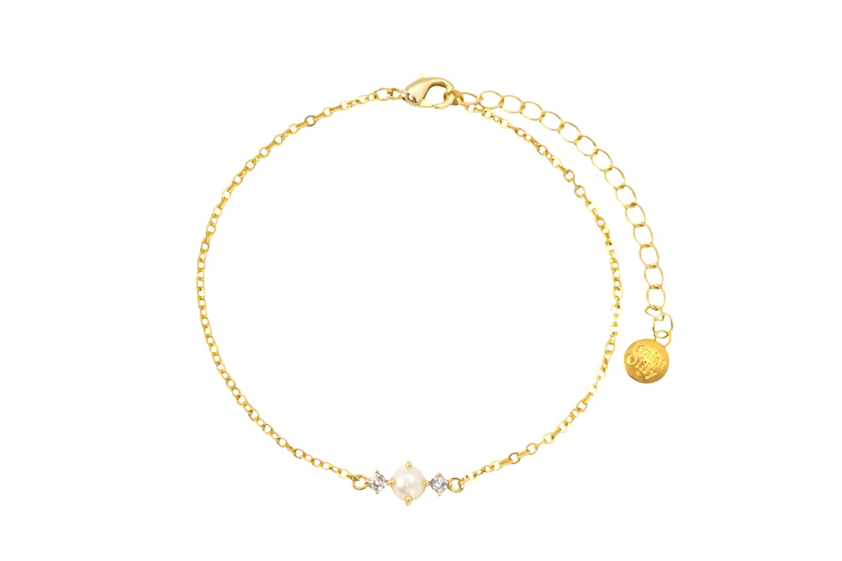 Glimmering Pearl Bracelet made by Mint & Lilly