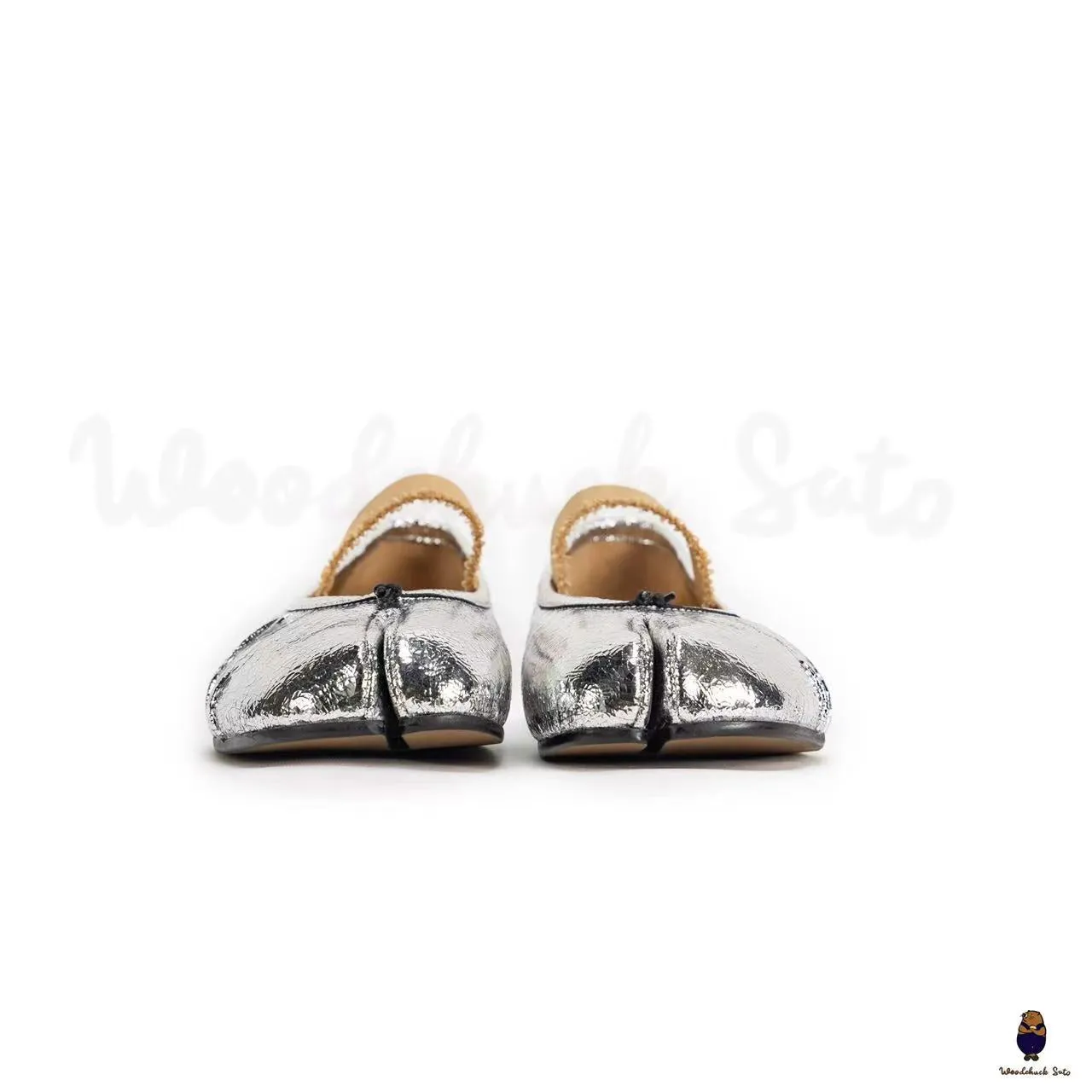 WoodchuckSato Silver Cracked Leather Tabi Mules with Ruched and Elastic Strap sold by WoodChuckSato product image thumbnail 4