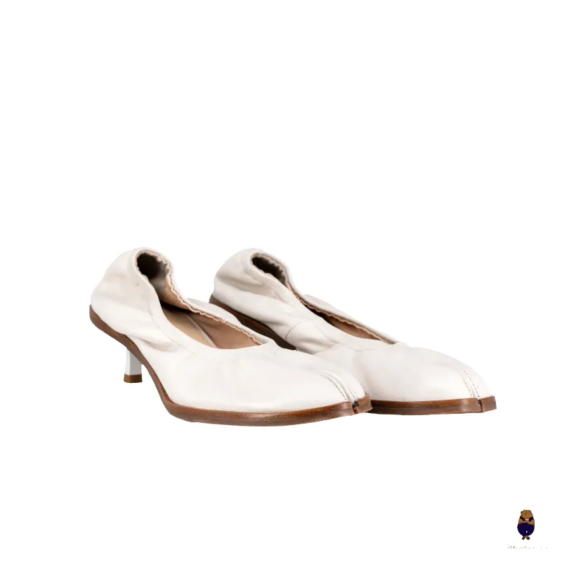WoodchuckSato White Leather Tabi Pumps with Elasticized Top 4.5cm Flared Heel sold by WoodChuckSato