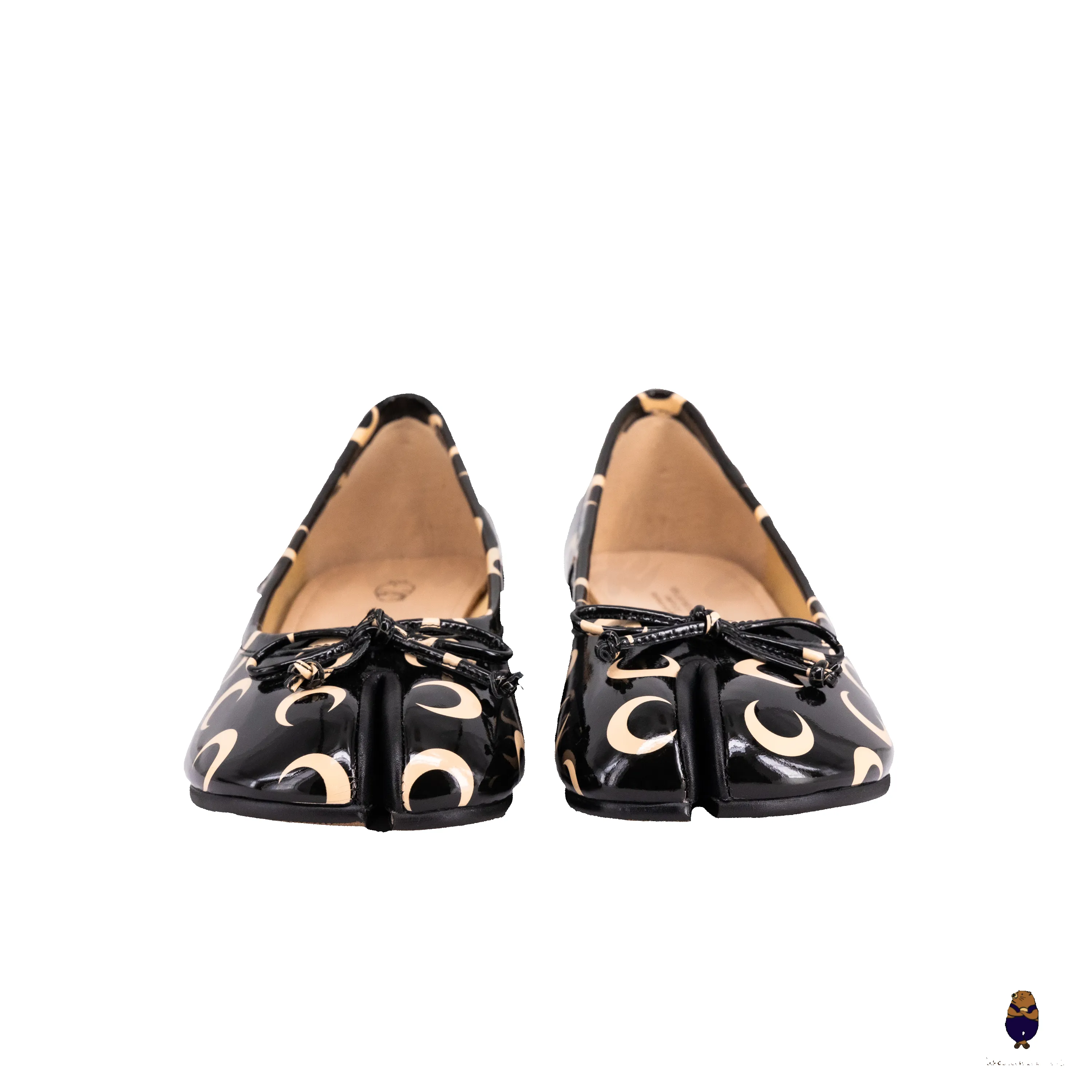 WoodchuckSato Black Patent Cow Leather Tabi 3 cm Heel Pumps with Beige Crescent Pattern & Bow sold by WoodChuckSato product image thumbnail 4