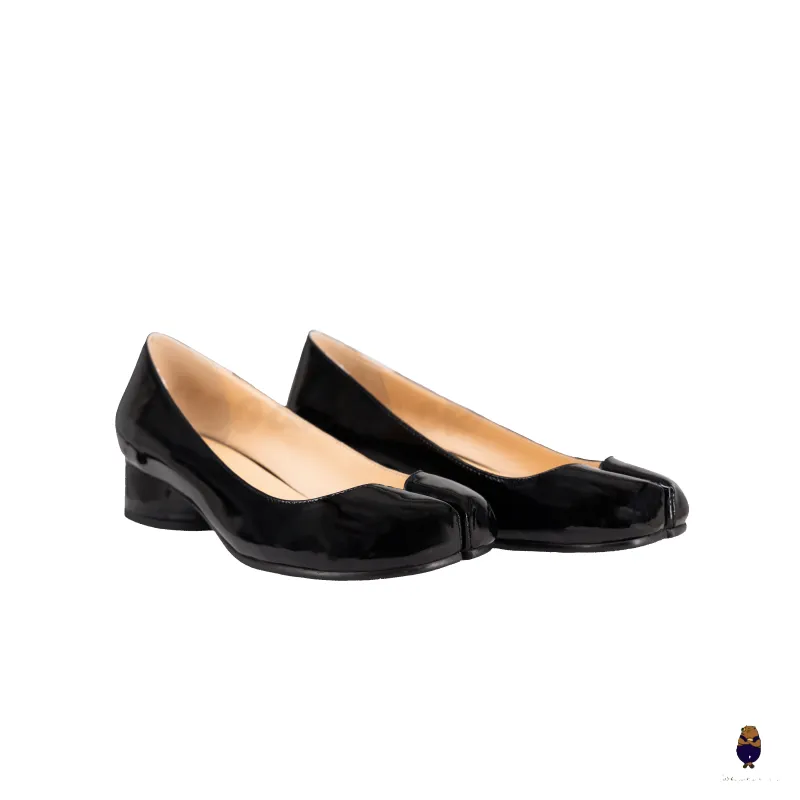 WoodchuckSato Glossy Black Patent Leather Tabi 3cm Heel Height Pumps sold by WoodChuckSato