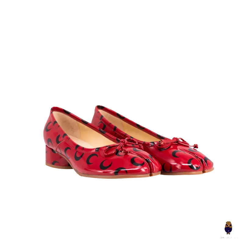 WoodchuckSato Red Patent Leather Tabi 3 cm Heel Pumps with Black Crescent Pattern & Bow sold by WoodChuckSato