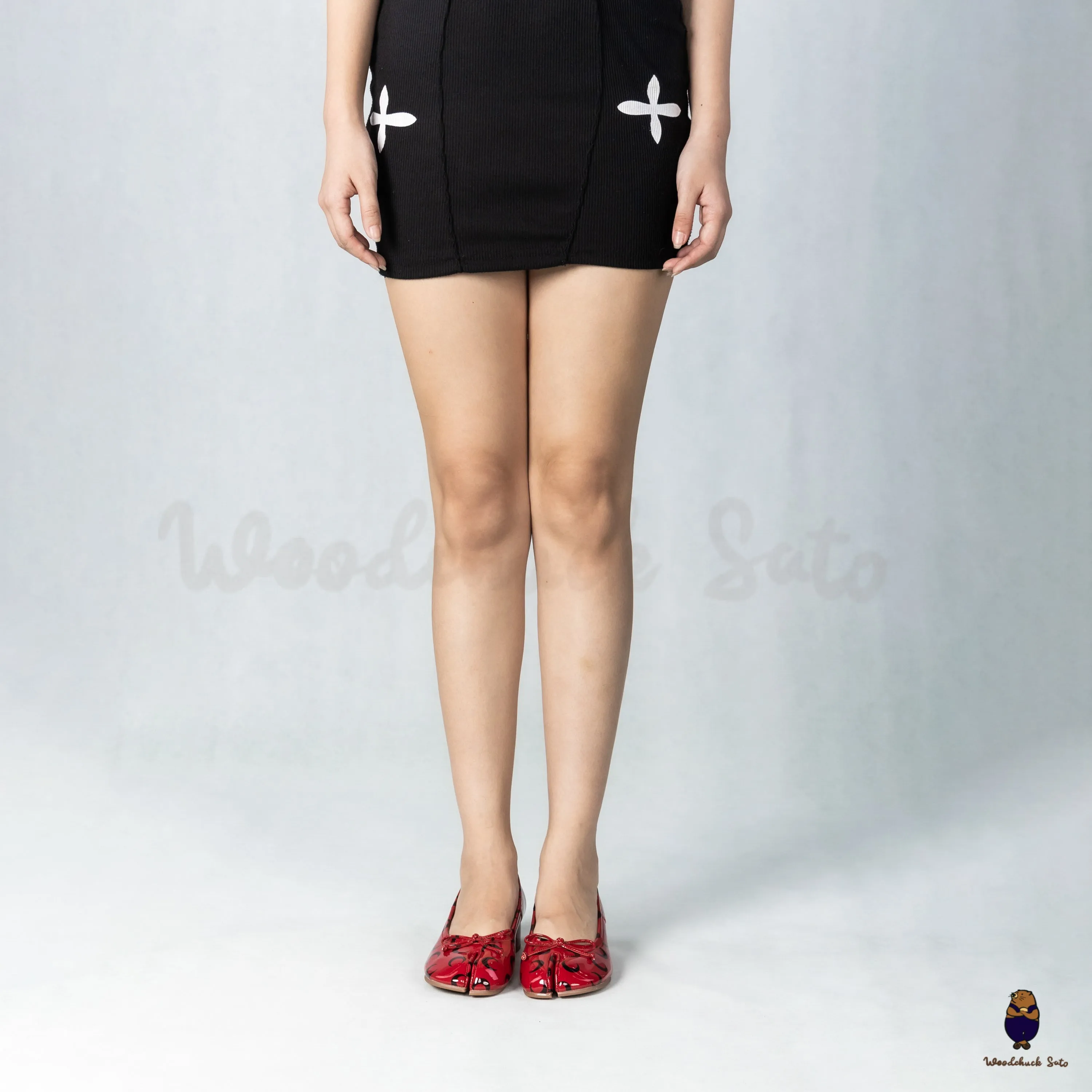 WoodchuckSato Red Patent Leather Tabi 3 cm Heel Pumps with Black Crescent Pattern & Bow sold by WoodChuckSato product image thumbnail 2