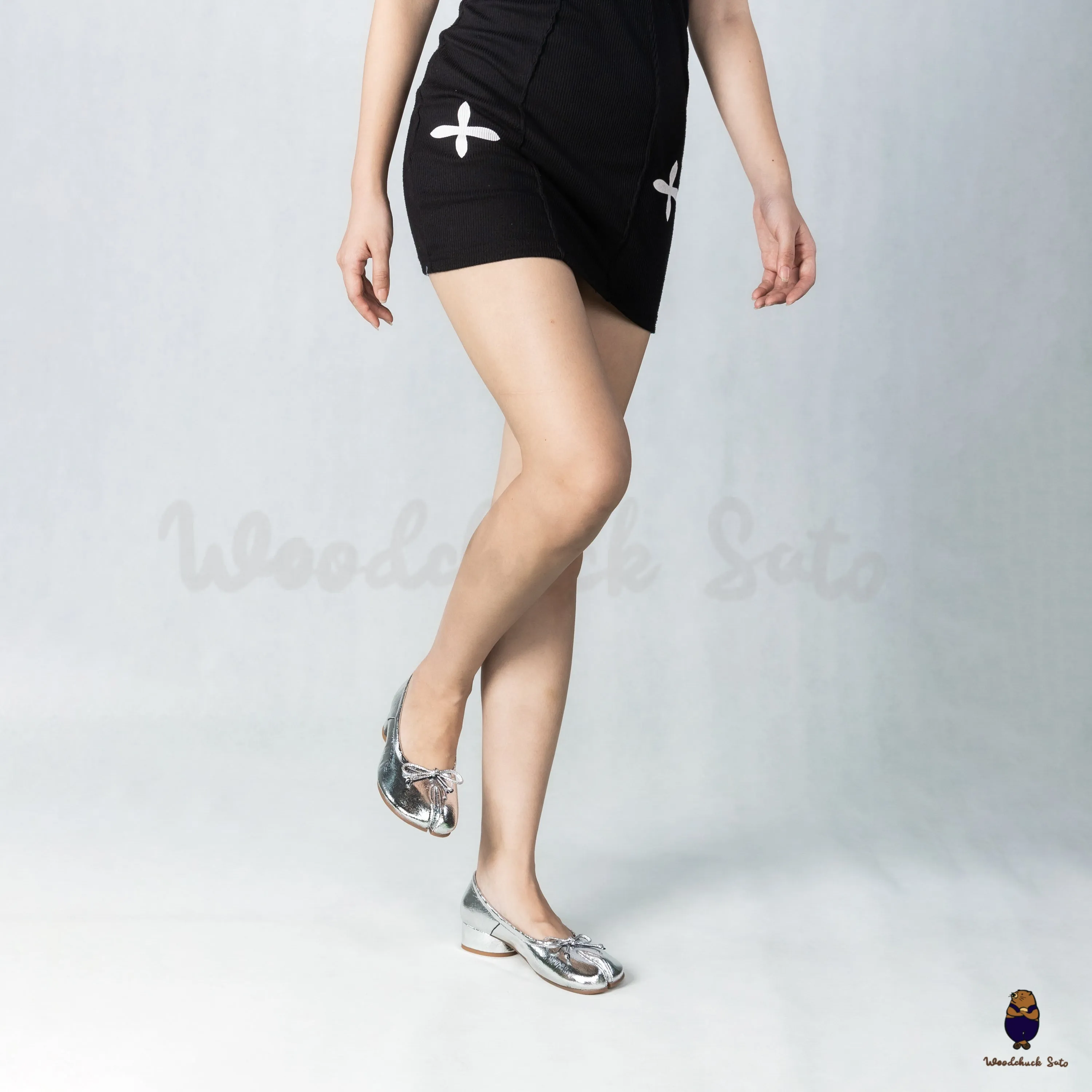 WoodchuckSato Cracked Silver Sheep Leather Tabi 3 cm Heel Pumps with Bow sold by WoodChuckSato product image thumbnail 3