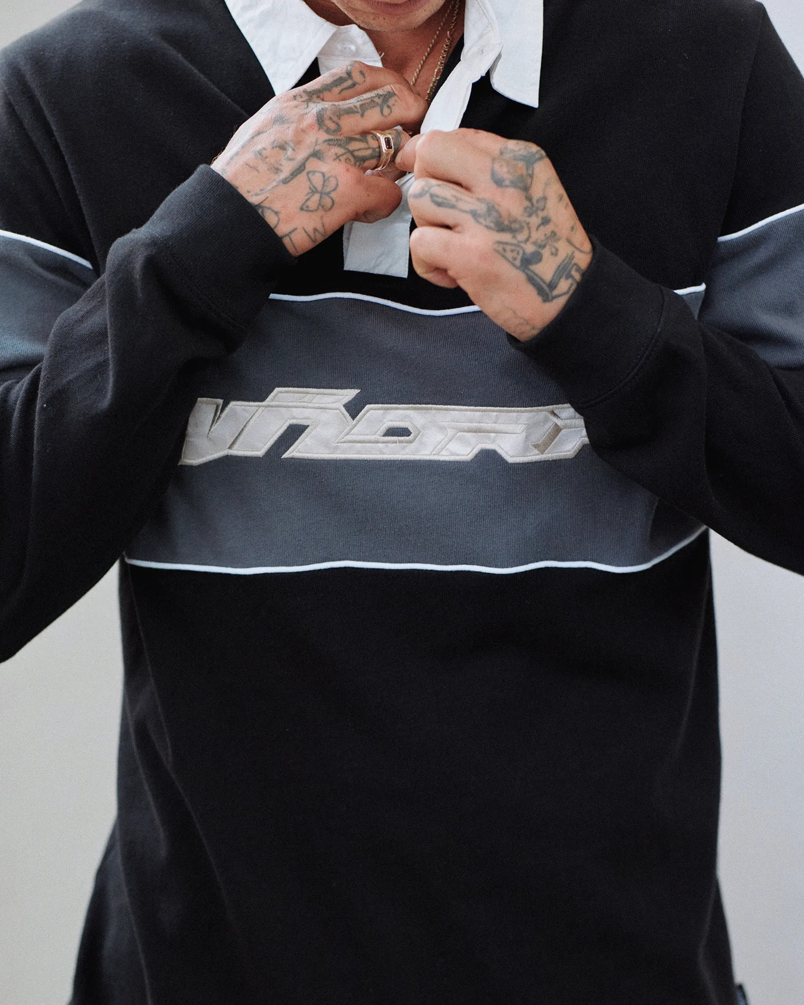 ROTHMAN PANEL RUGBY TOP - BLACK/GREY sold by WNDRR product image thumbnail 2