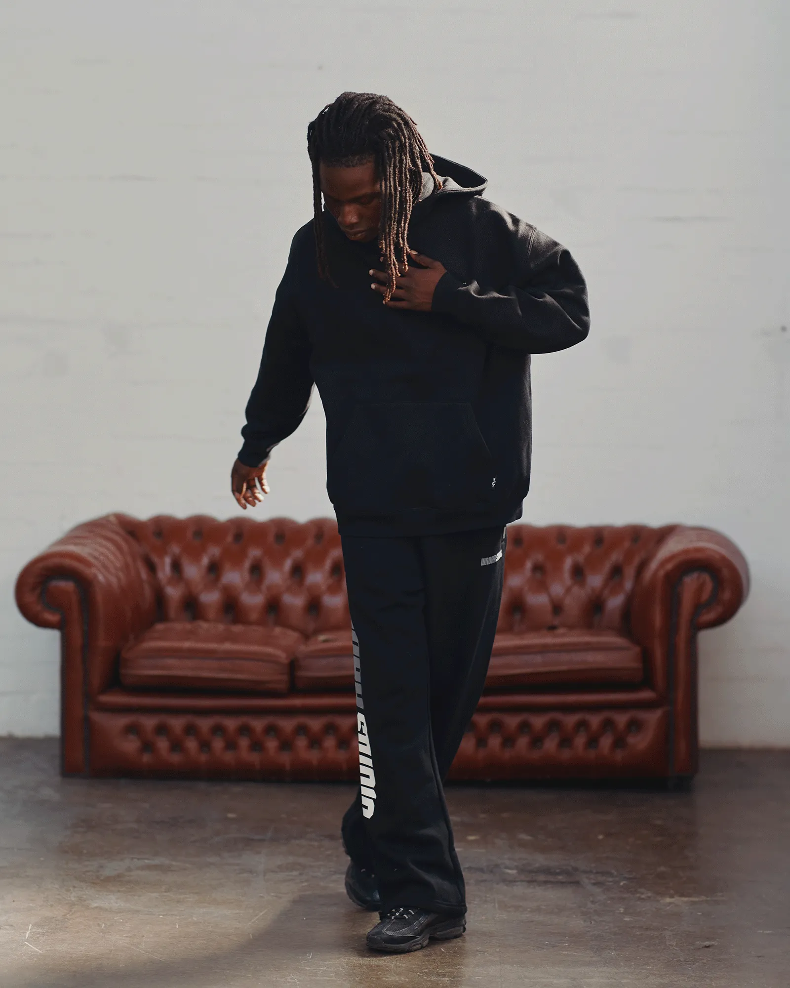 STUDIO HOOD SWEAT - BLACK sold by WNDRR product image thumbnail 5