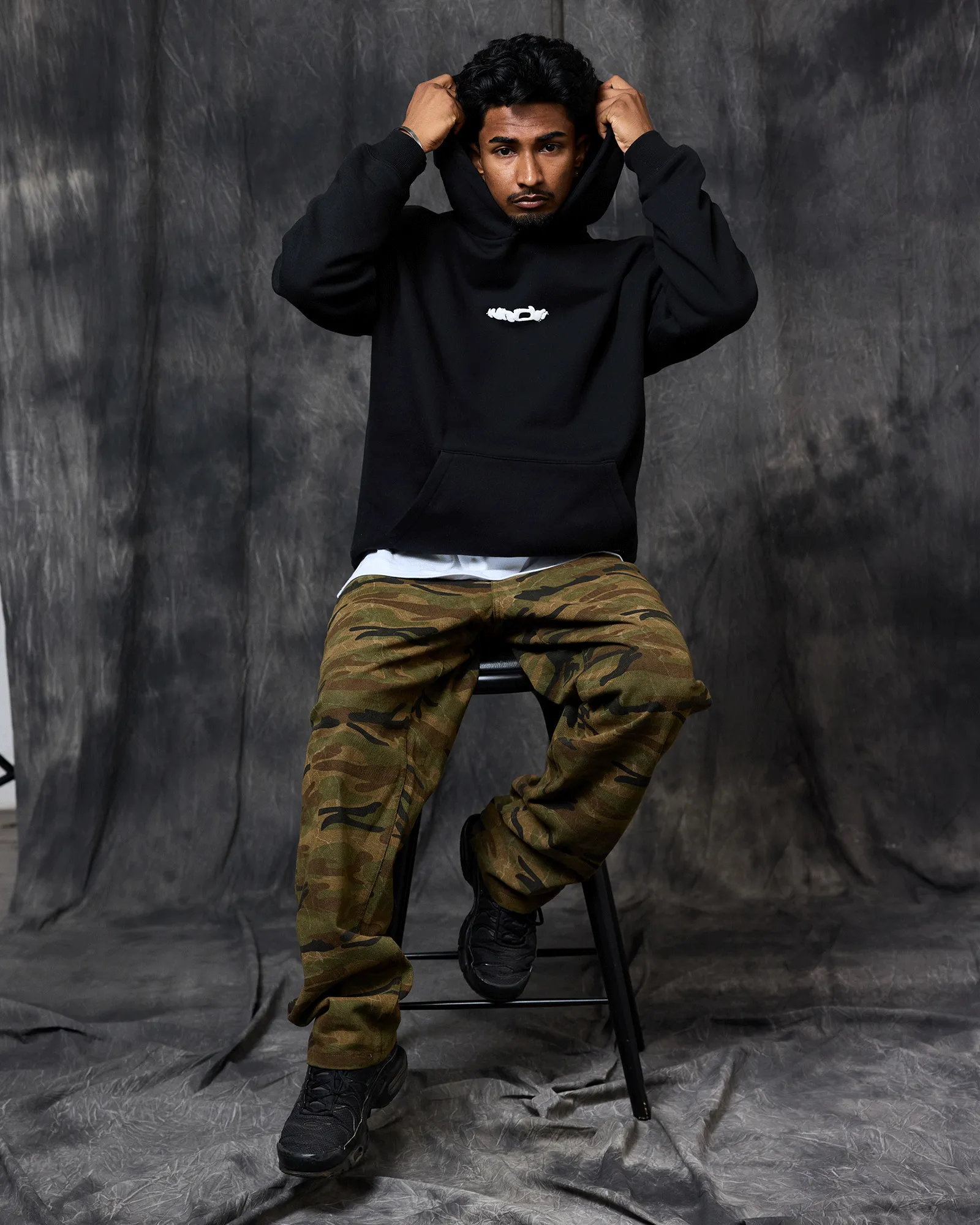 BREAKTHROUGH HOOD SWEAT - BLACK sold by WNDRR product image thumbnail 5