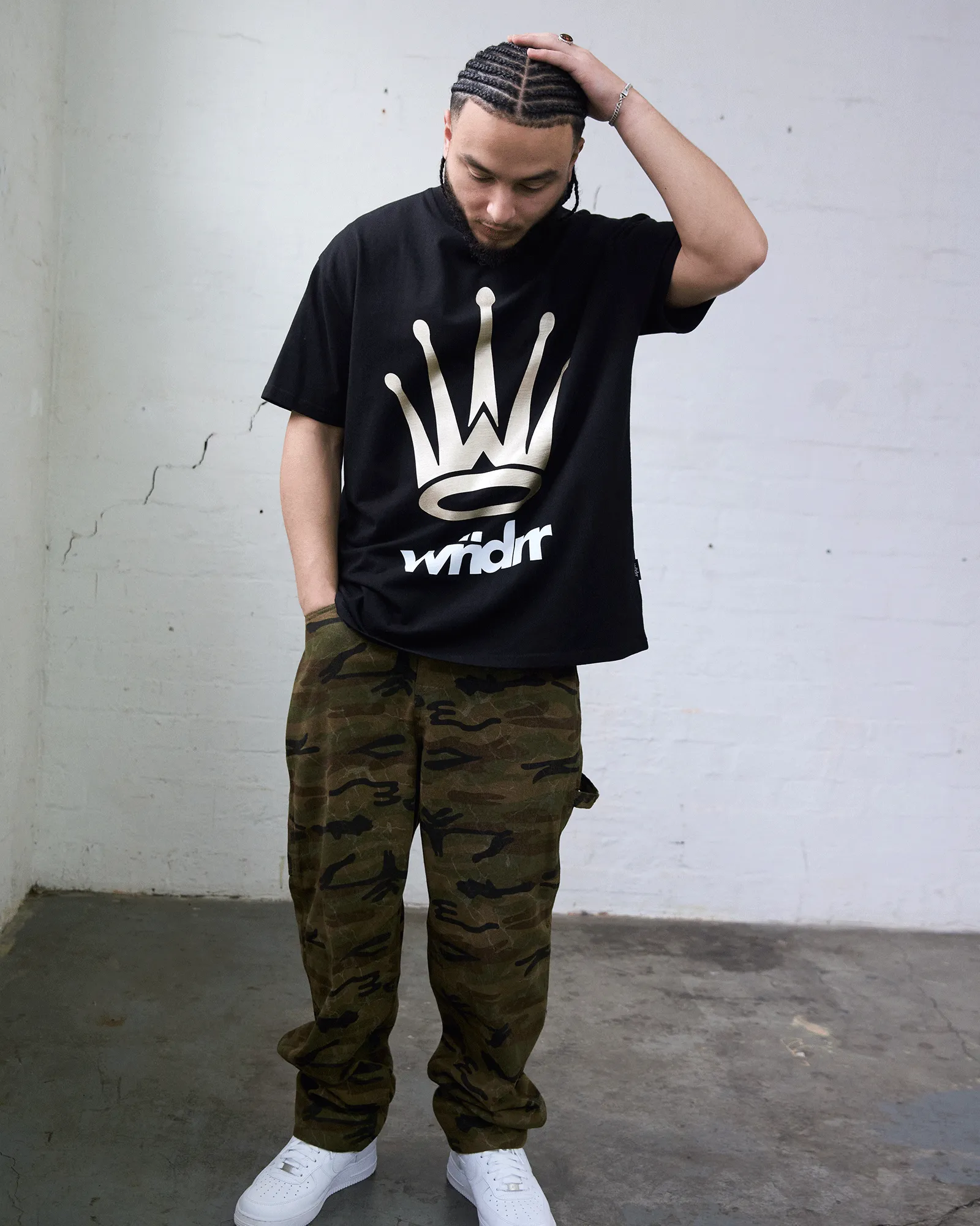 CREST BOX FIT TEE - BLACK sold by WNDRR product image thumbnail 5