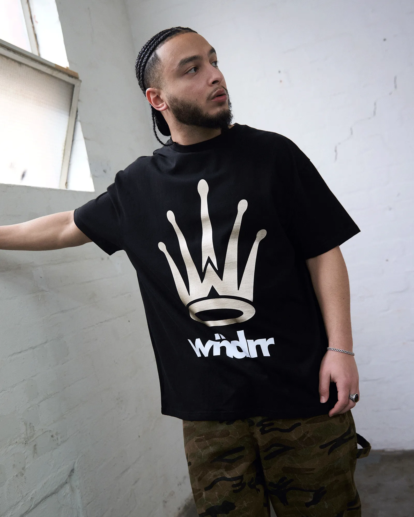 CREST BOX FIT TEE - BLACK sold by WNDRR product image thumbnail 2