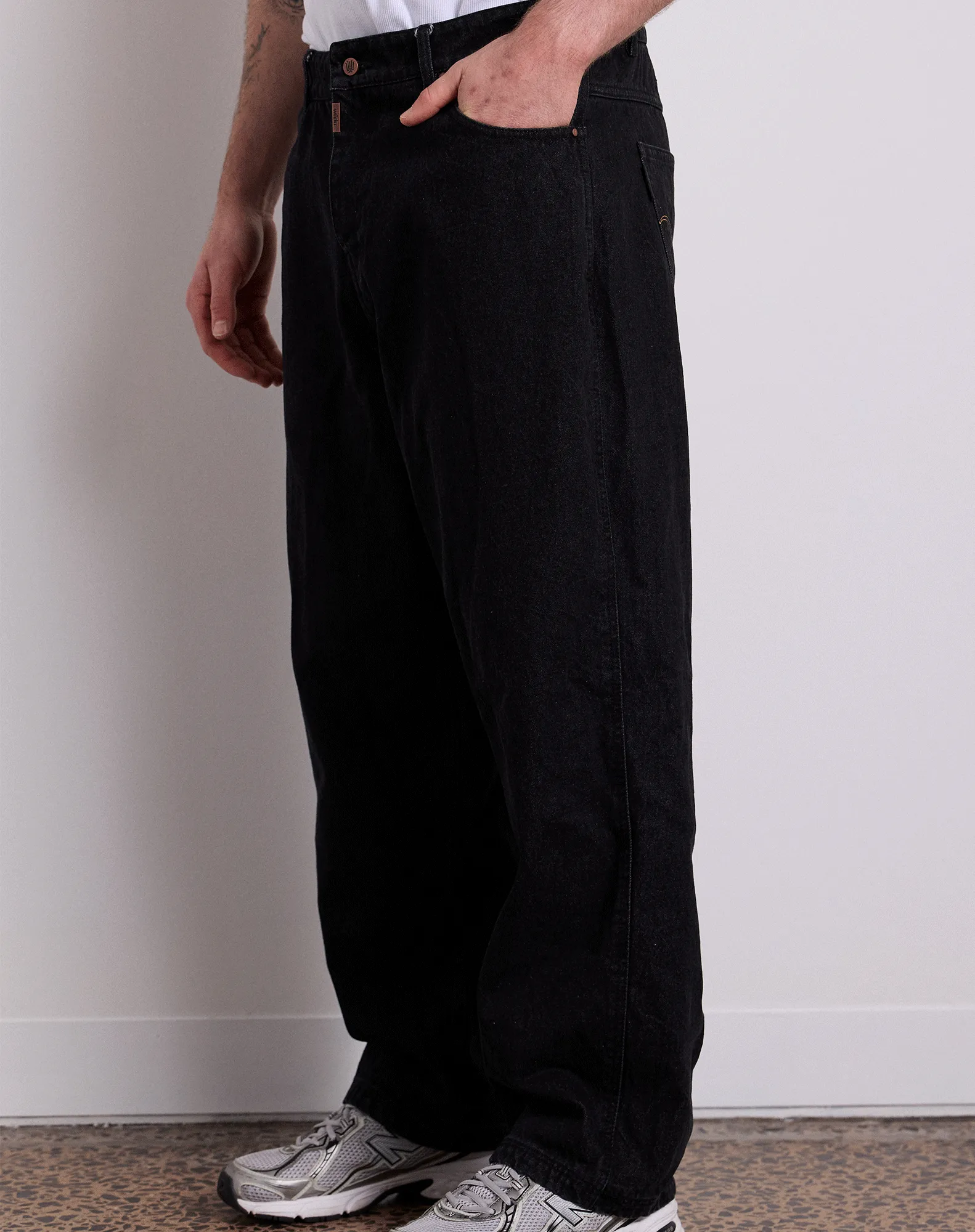 BRONCO BAGGY JEAN - WASHED BLACK sold by WNDRR product image thumbnail 2